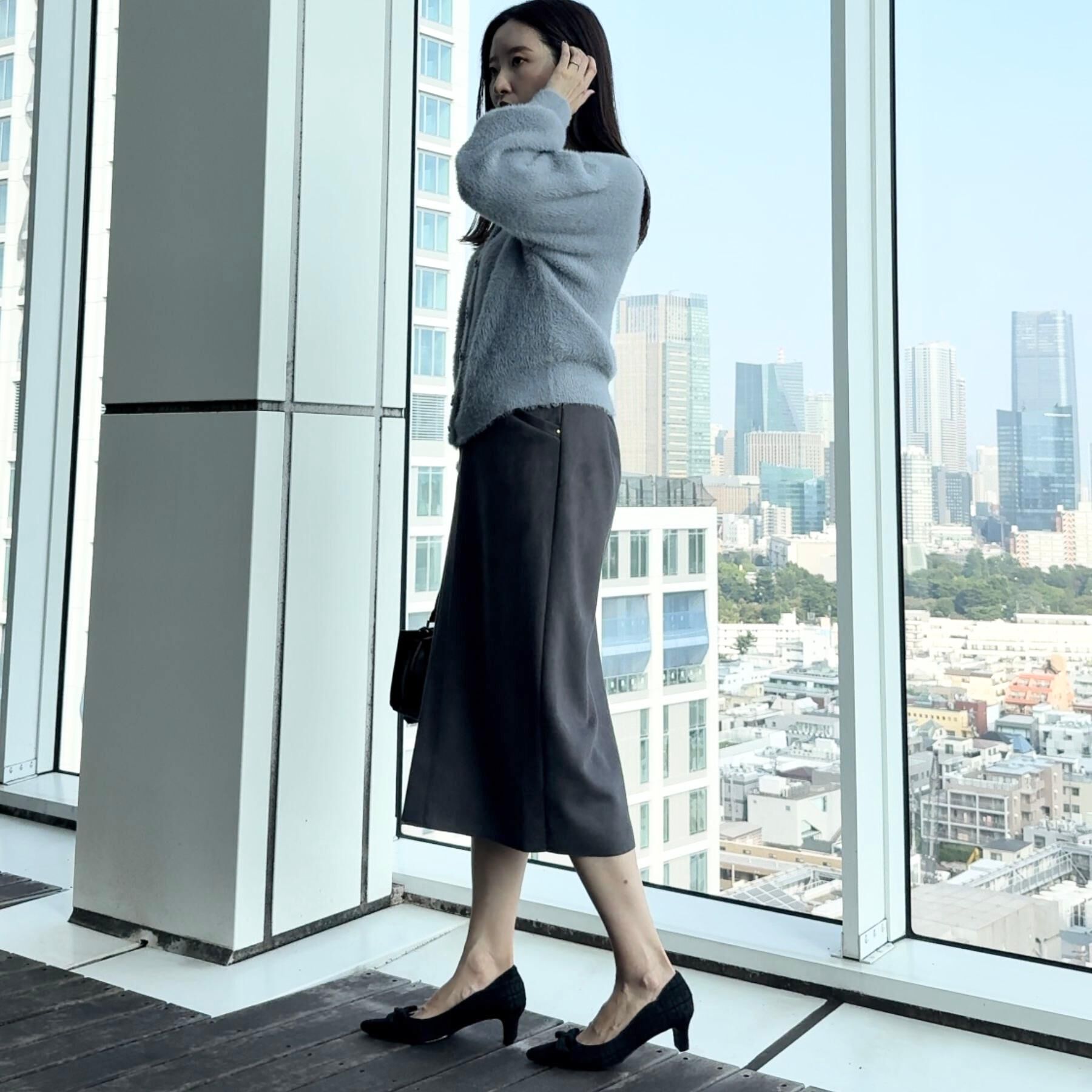 Couture broach「【高見え・大人可愛い】ビジューリボン釦 前後2WAYフェザーカーディガントップス」|カーディガン|