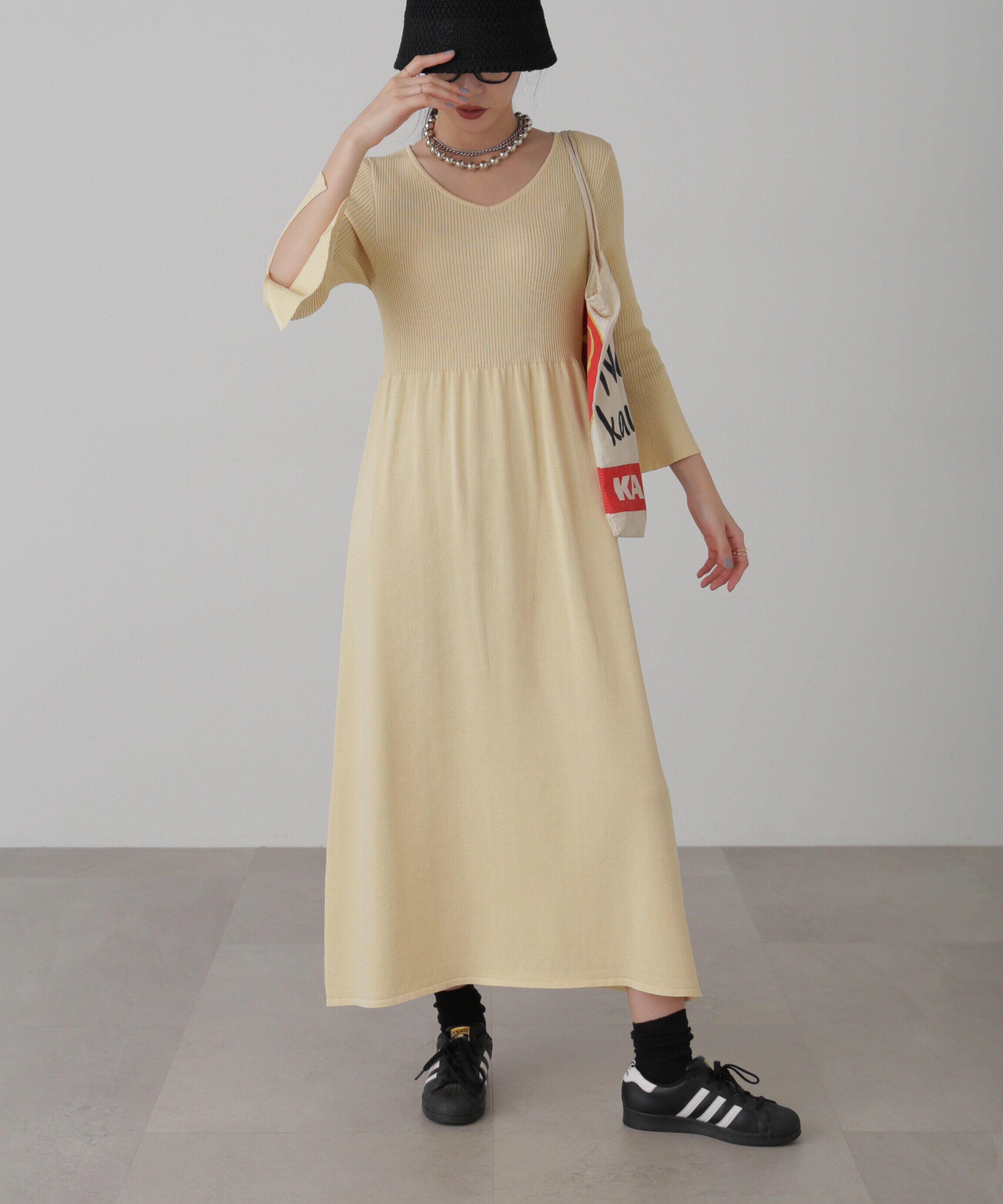  「フレアスリーブVネックリブニットワンピース」|ワンピース|