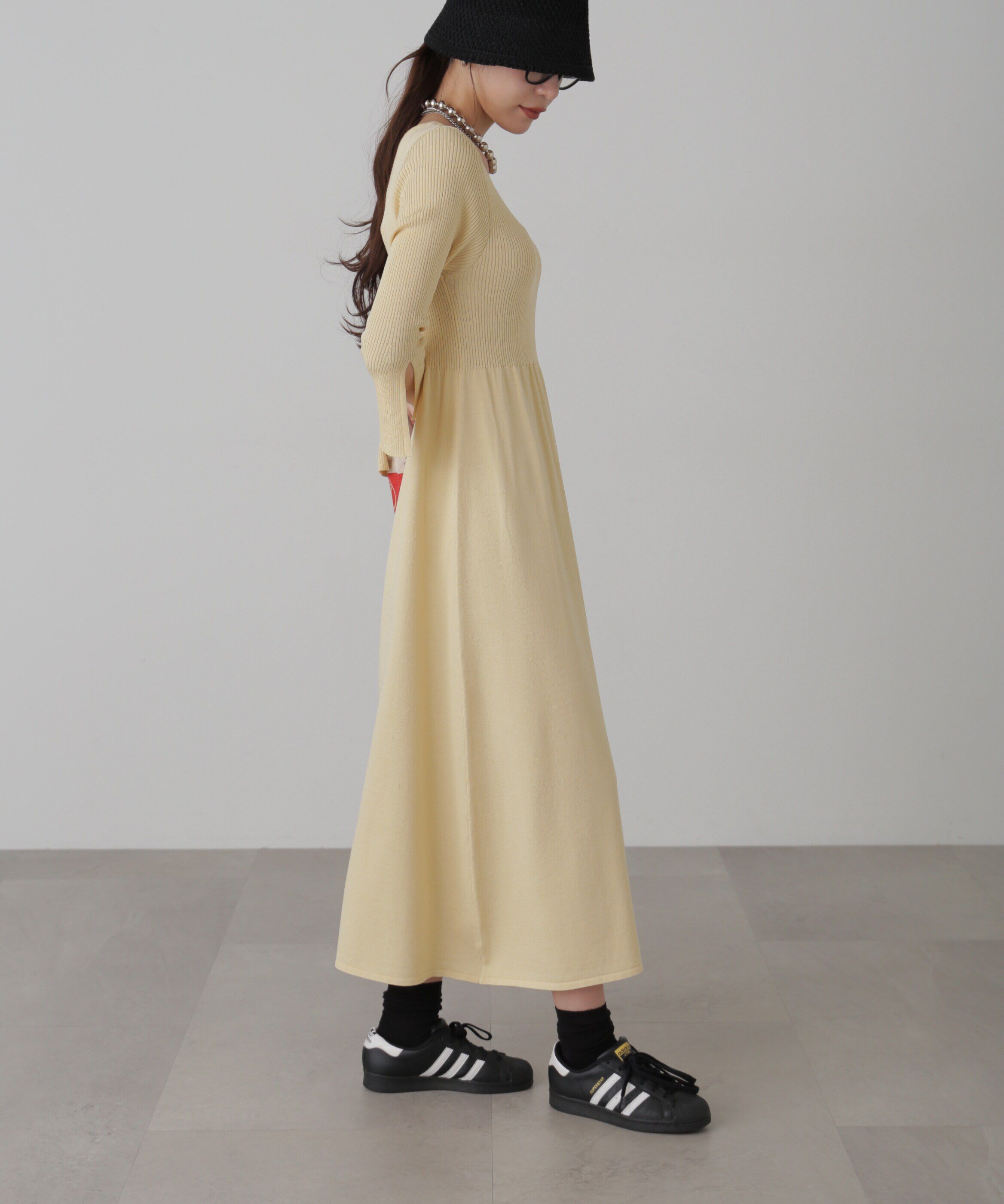  「フレアスリーブVネックリブニットワンピース」|ワンピース|