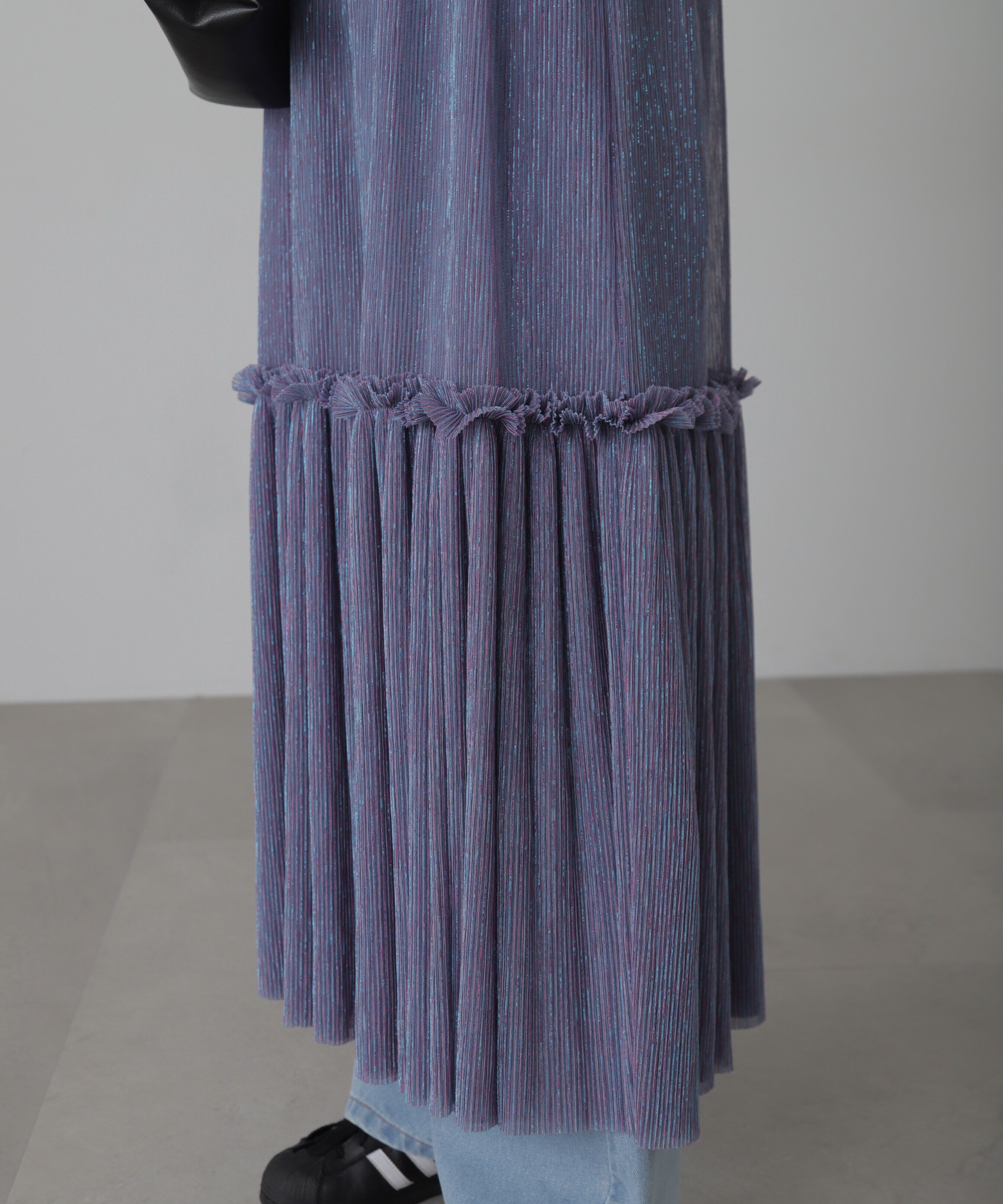  「［ブルーカラーWEB限定］ラメプリーツシアーキャミソールワンピース」|ワンピース|