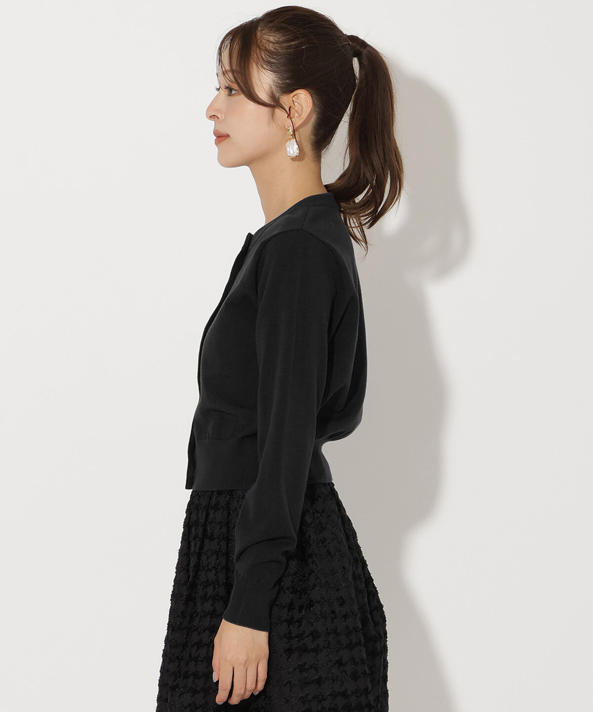 アンドクチュール「ビジューボタンクルーネックカーディガン」|カーディガン|