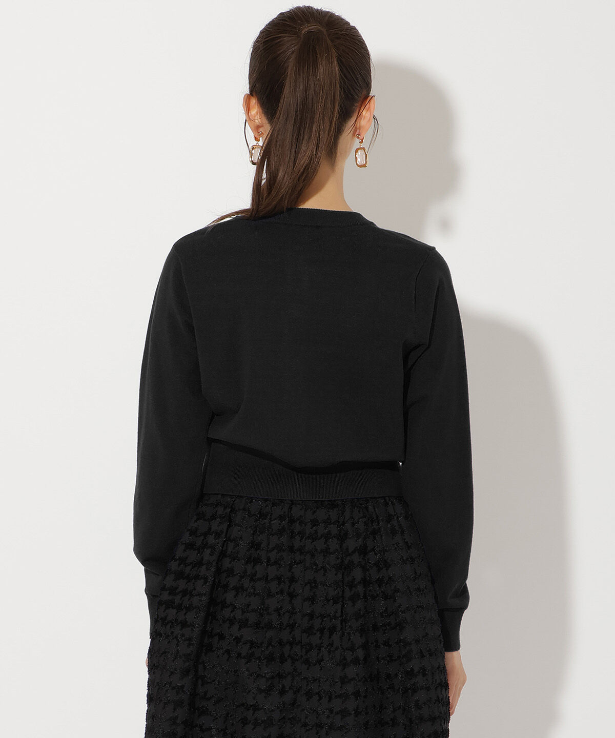 アンドクチュール「ビジューボタンクルーネックカーディガン」|カーディガン|