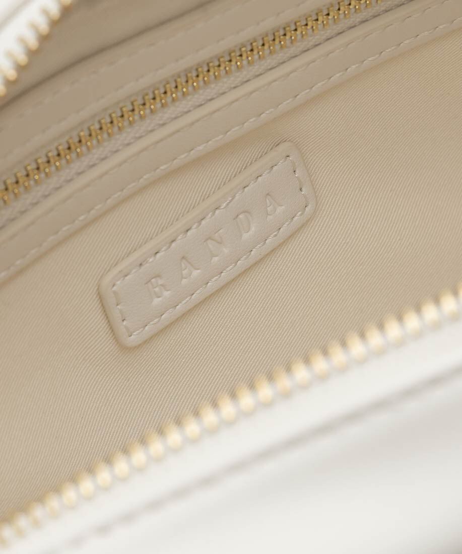  「2WAY スカーフ付きエンボスロゴボストンバッグ」|ハンドバッグ|