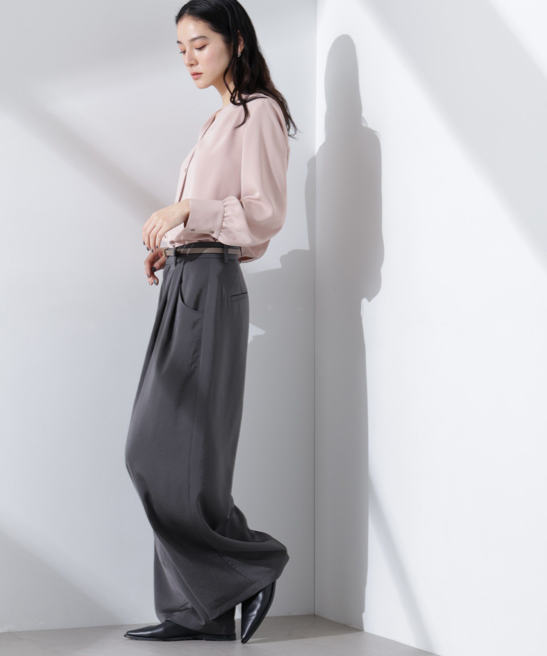 nano･universe「ダルサテンカーブタックパンツ」|チノ|