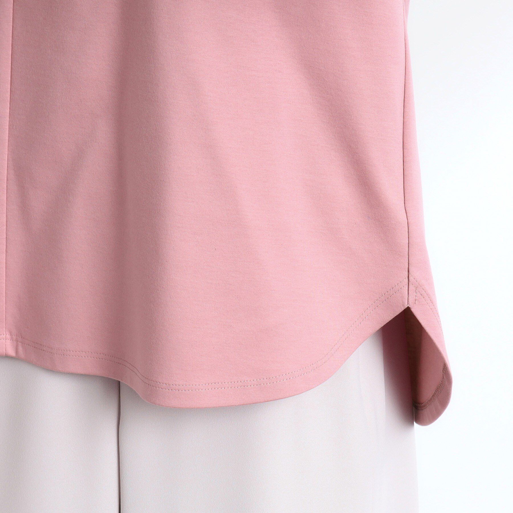 Reflect「【スカートにもパンツにも合わせやすい】キレイめTブラウス」|シャツ・ブラウス|