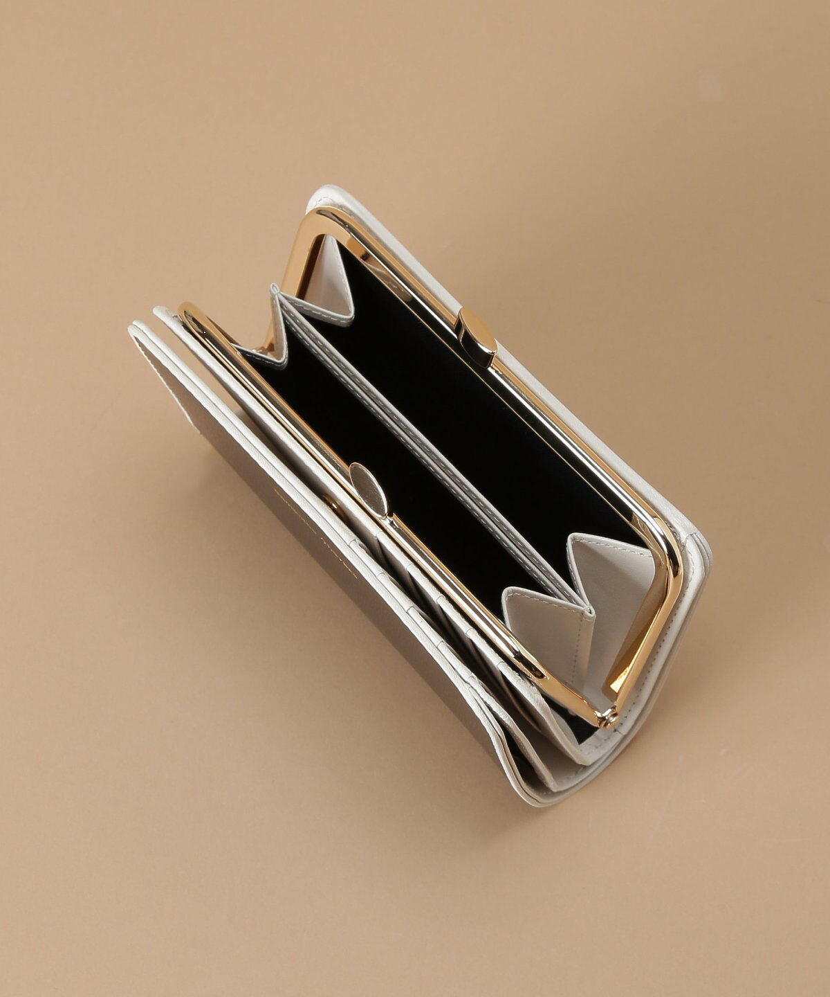 Samantha Thavasa「シンプルバイカラー口金折財布」|財布|