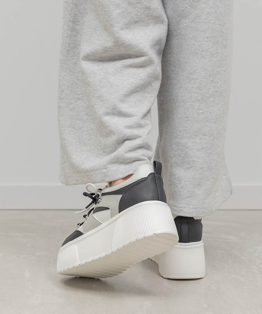  「ダブルシューレースボリュームソールスニーカー」|スニーカー|