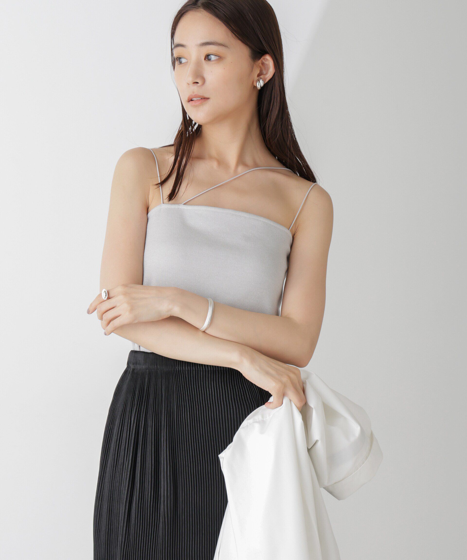 nano･universe「ラメテレコカップ付きアシメストラップキャミソール」|Tシャツ・カットソー|L.グレー1