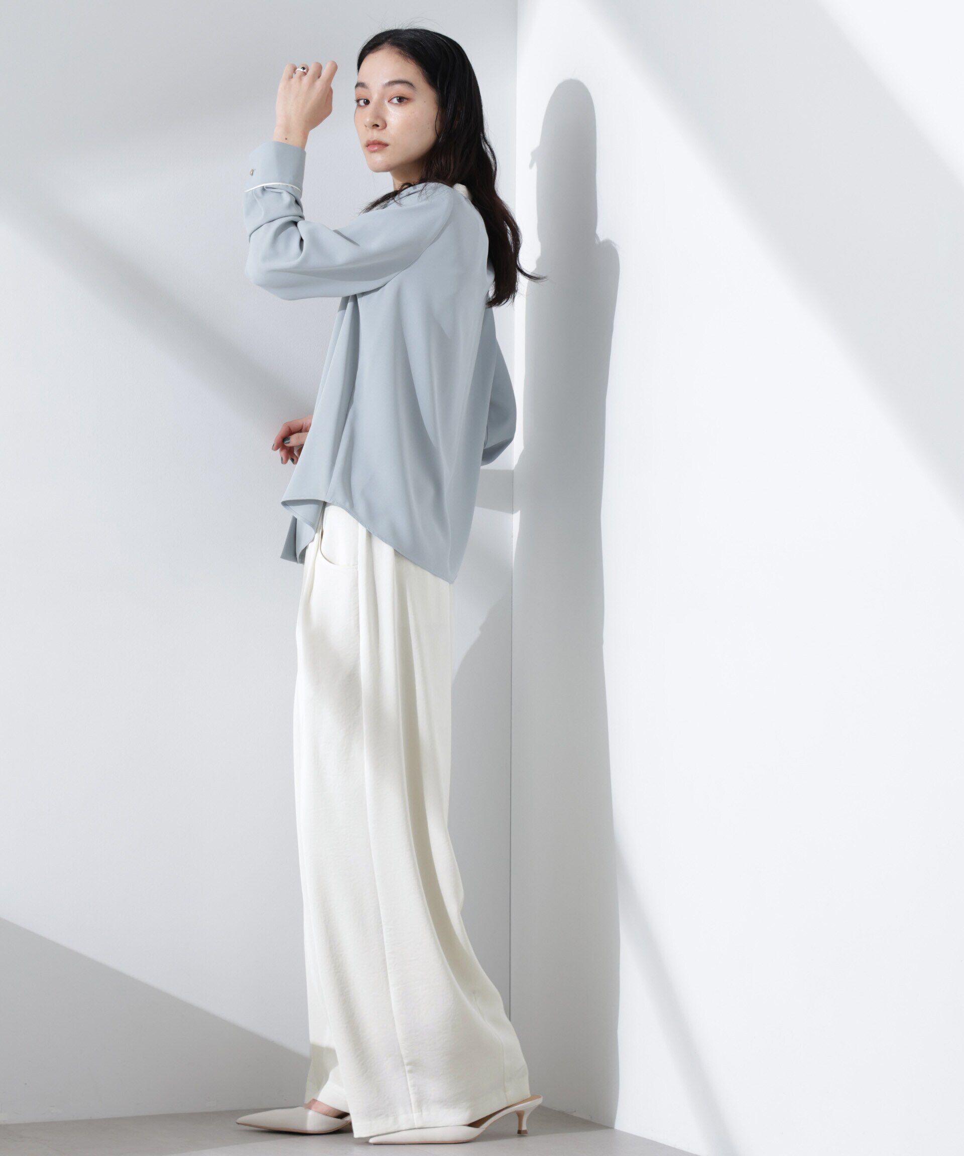 nano･universe「ダルサテンカーブタックパンツ」|チノ|