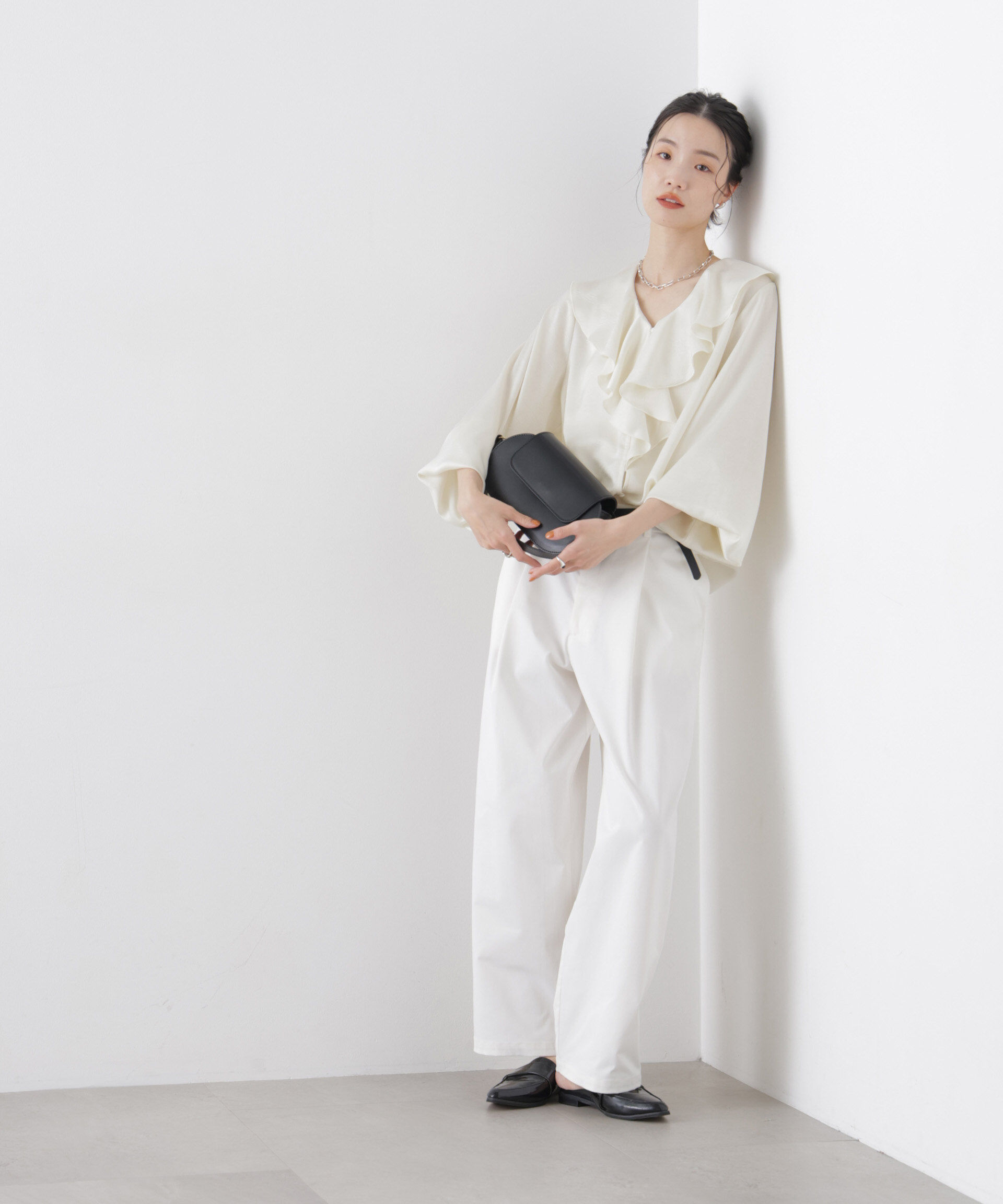 nano･universe「エンボスサテンフリルカラーブラウス」|シャツ・ブラウス|