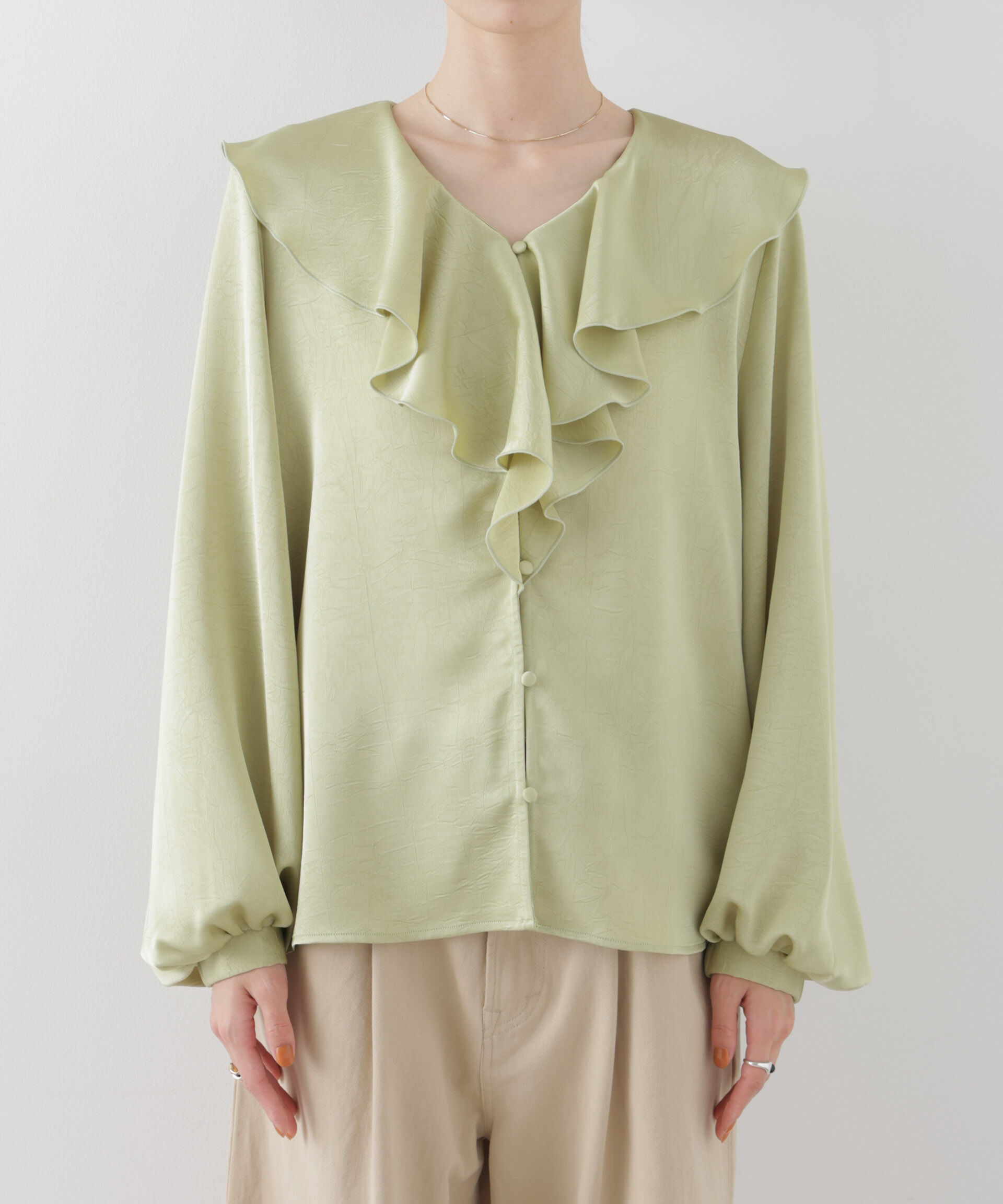 nano･universe「エンボスサテンフリルカラーブラウス」|シャツ・ブラウス|