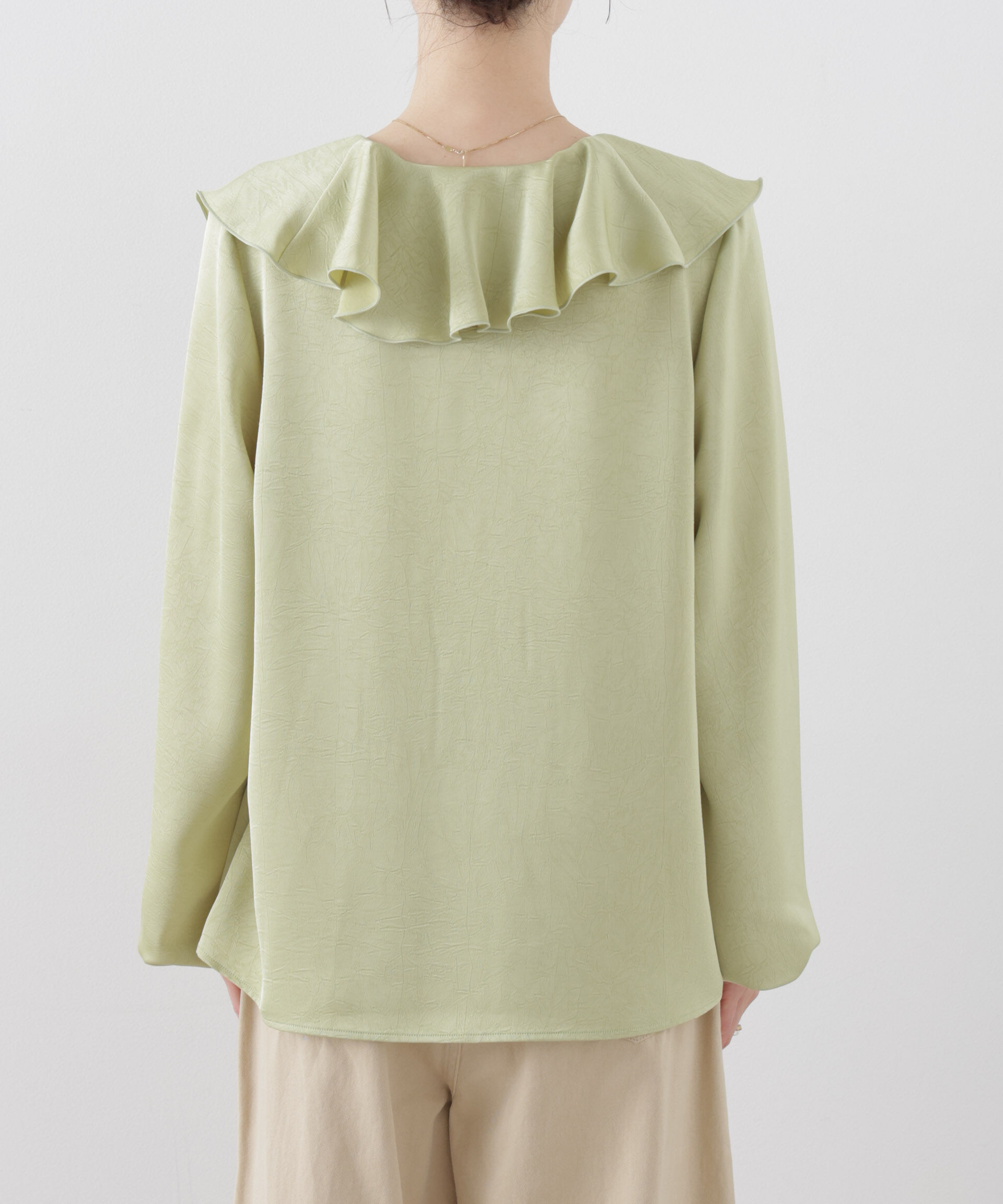 nano･universe「エンボスサテンフリルカラーブラウス」|シャツ・ブラウス|