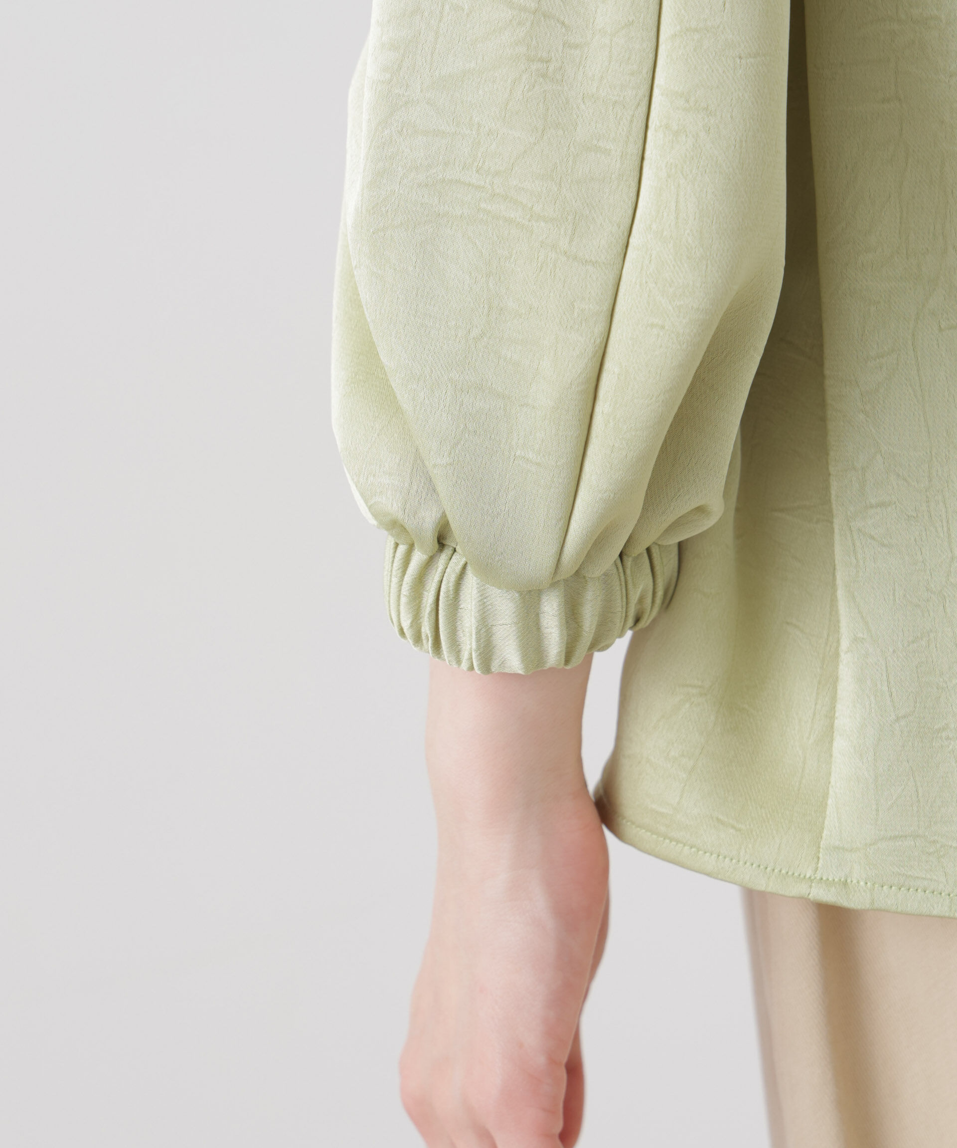 nano･universe「エンボスサテンフリルカラーブラウス」|シャツ・ブラウス|