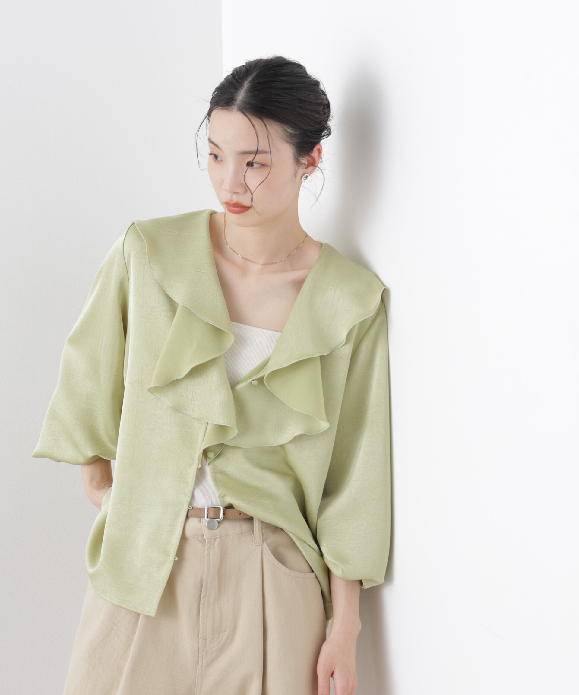 nano･universe「エンボスサテンフリルカラーブラウス」|シャツ・ブラウス|