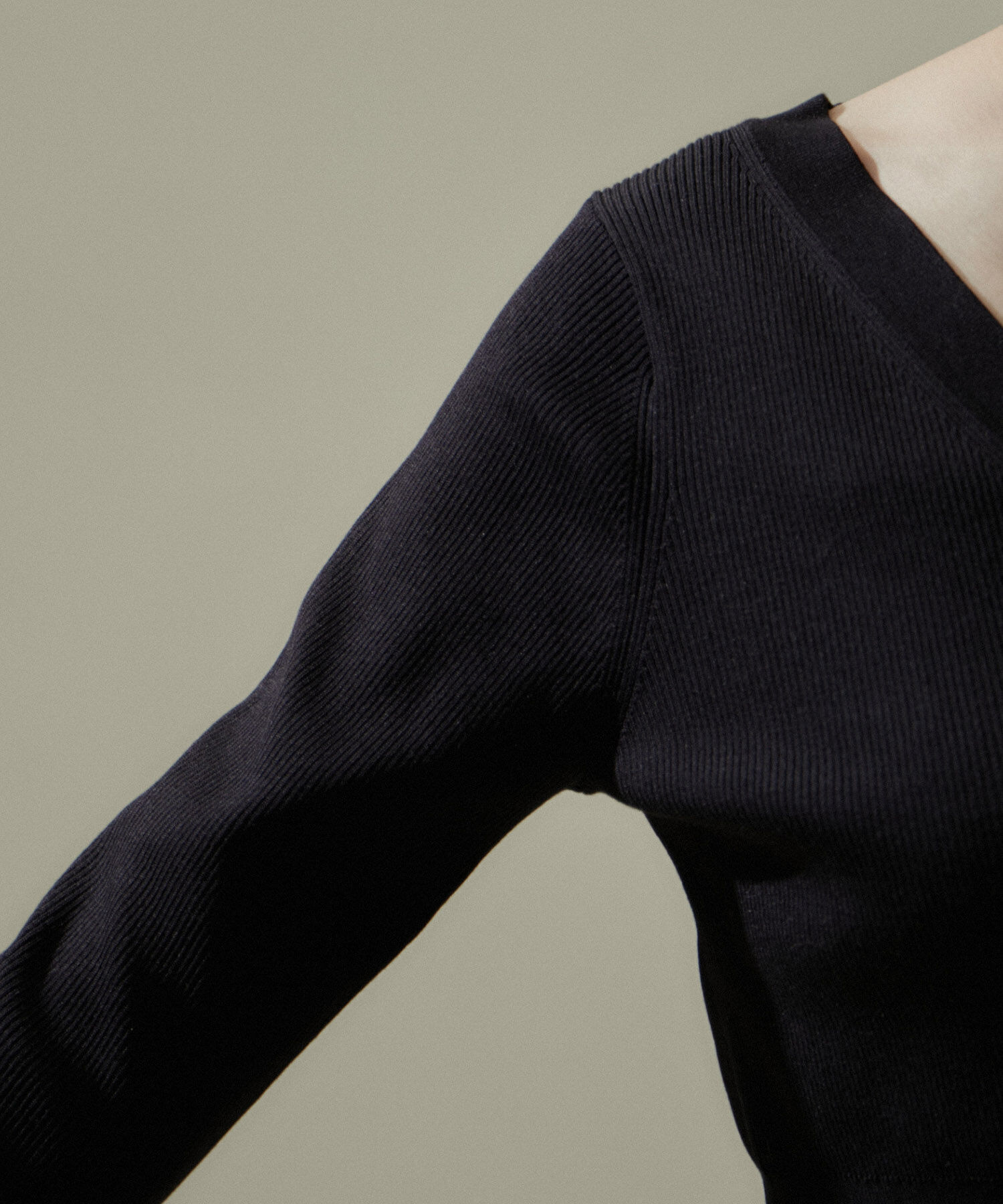 SALON adam et rope'「ウォッシャブルシルククロップドVネックカーディガン」|カーディガン|