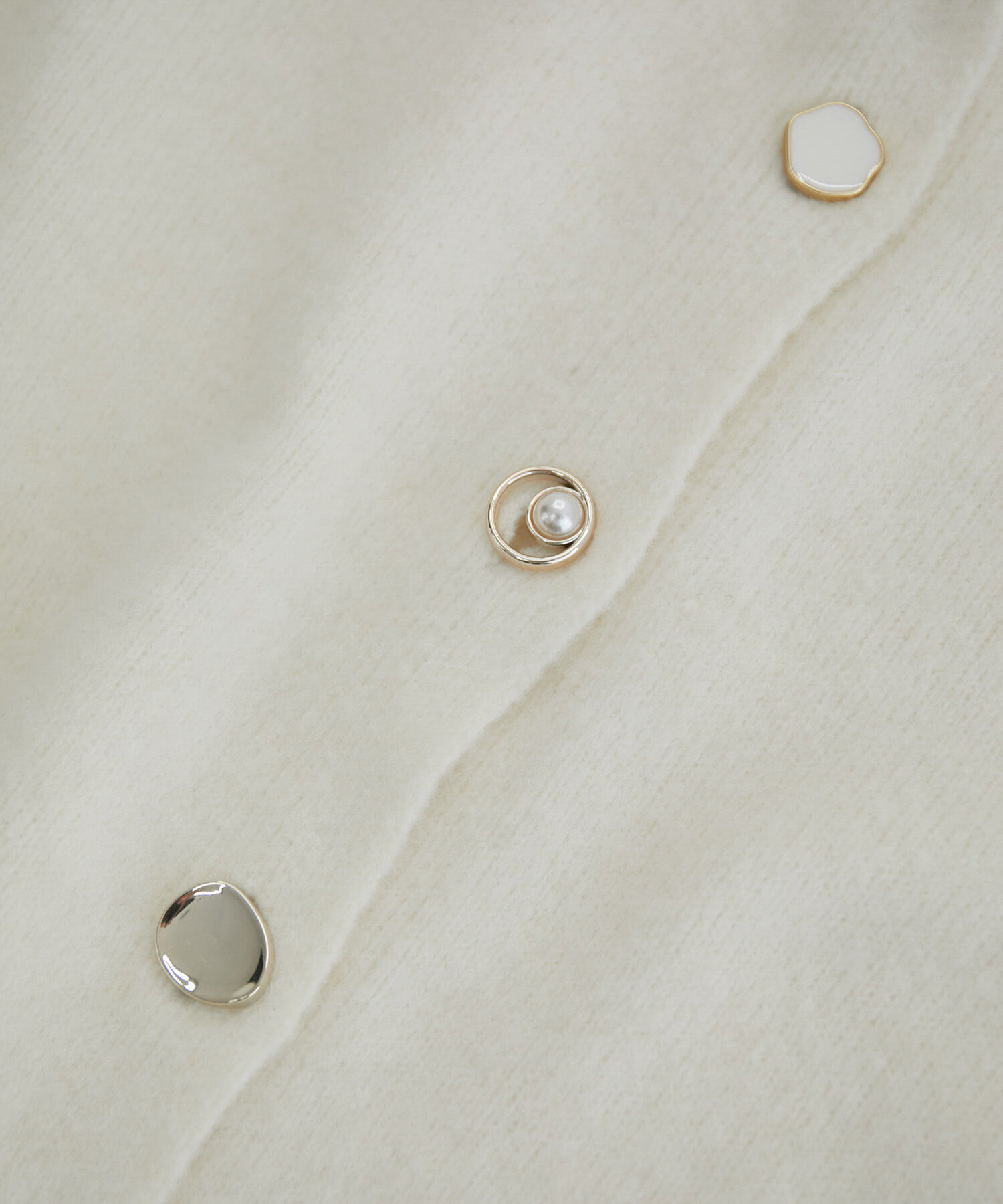 VIS「【洗える】レトロ釦ボリュームスリーブカーディガン」|カーディガン|