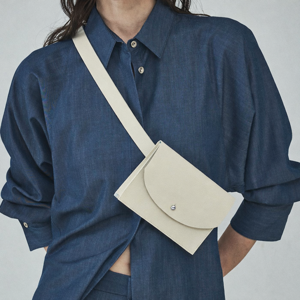 qualite「レザーベルトミニバック」|ショルダー・メッセンジャー|アイボリー