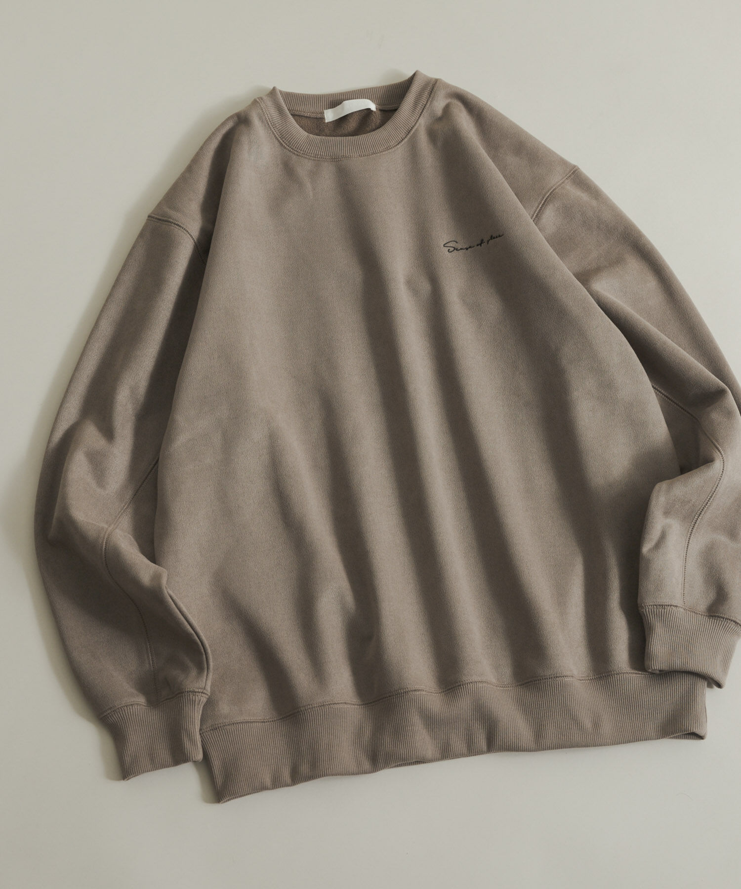 SENSE OF PLACE by URBAN RESEARCH「『ユニセックス』シシュウフェイクスエードクルーネックスウェット」|スウェット・ジャージ|