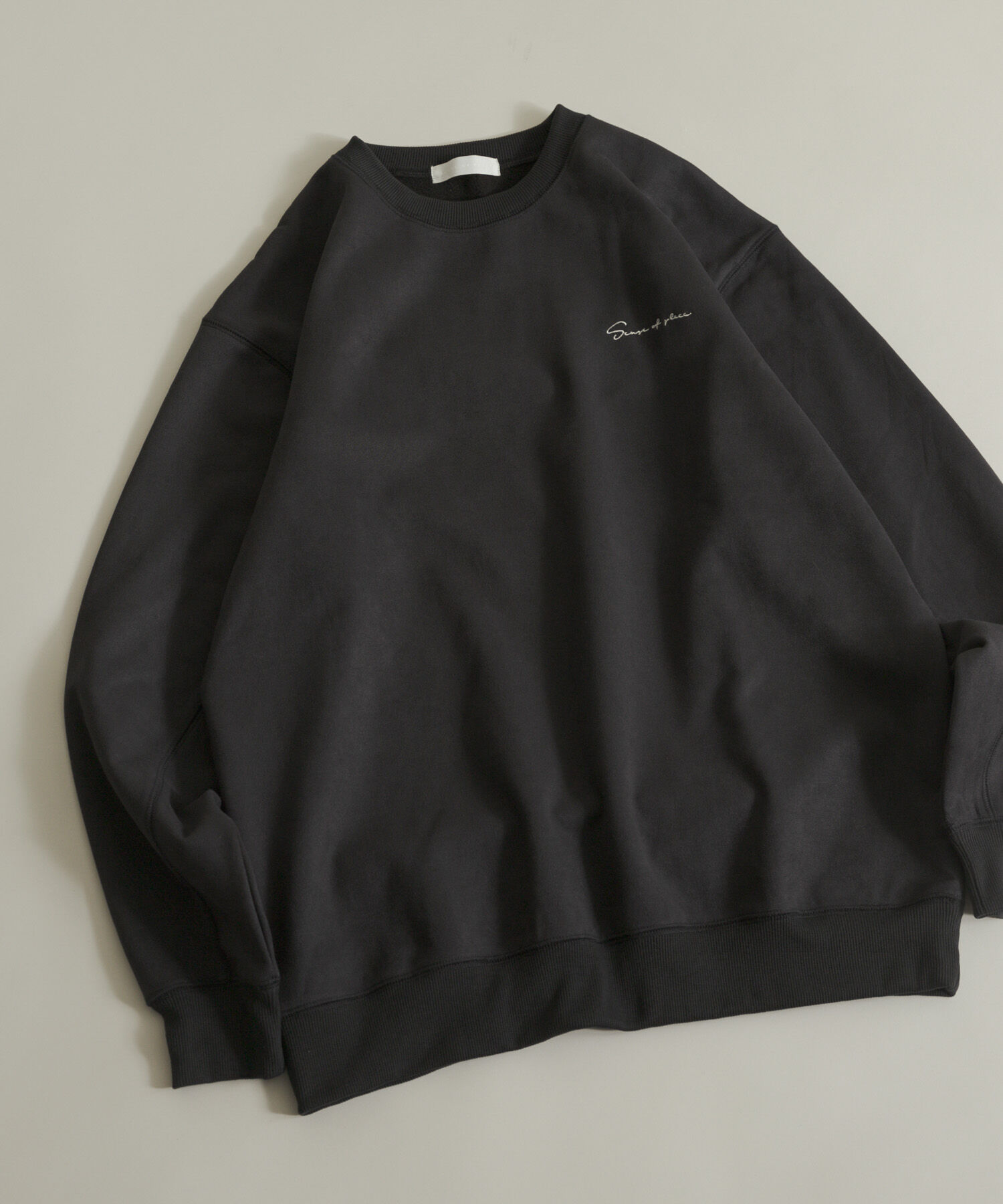 SENSE OF PLACE by URBAN RESEARCH「『ユニセックス』シシュウフェイクスエードクルーネックスウェット」|スウェット・ジャージ|