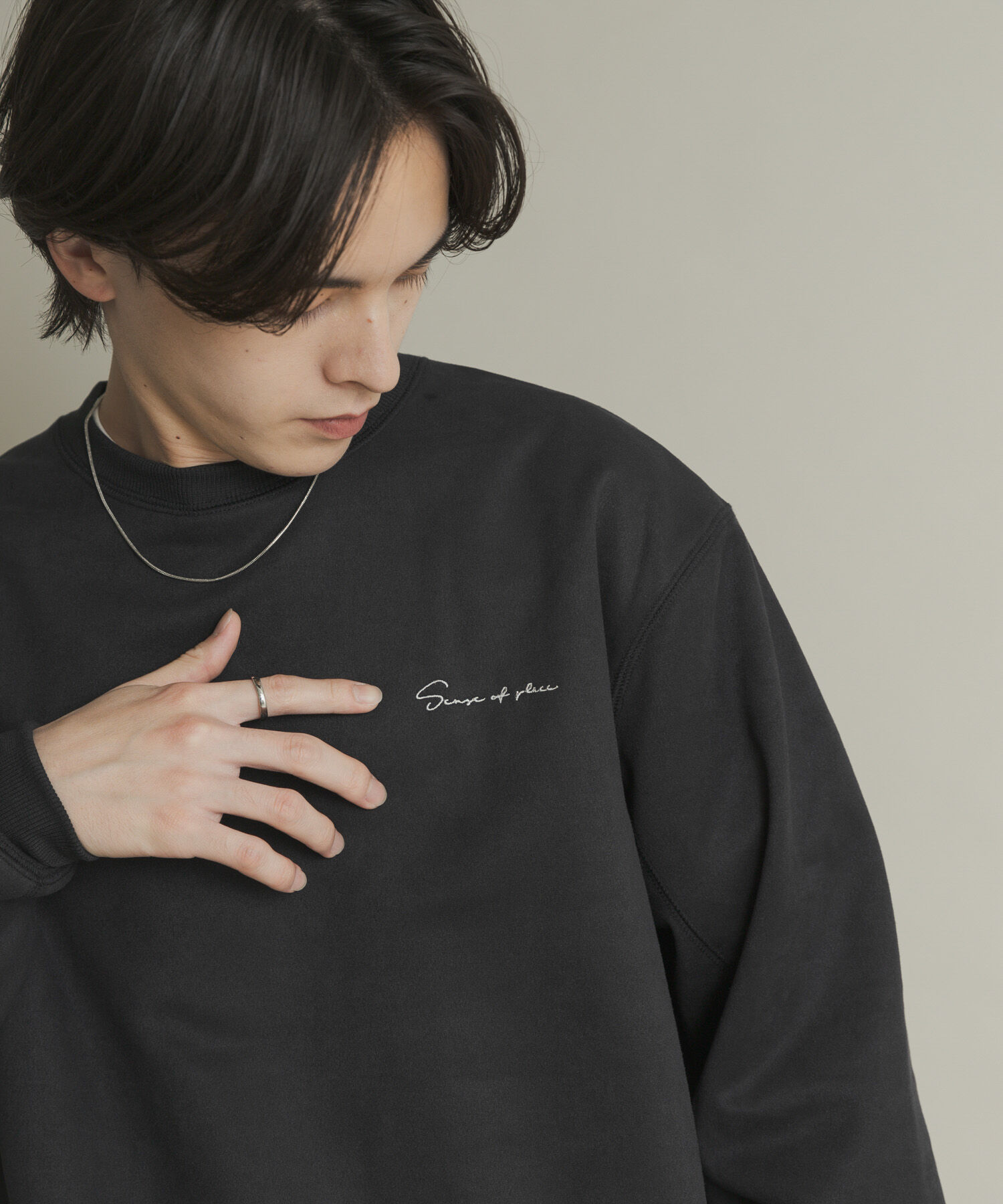 SENSE OF PLACE by URBAN RESEARCH「『ユニセックス』シシュウフェイクスエードクルーネックスウェット」|スウェット・ジャージ|