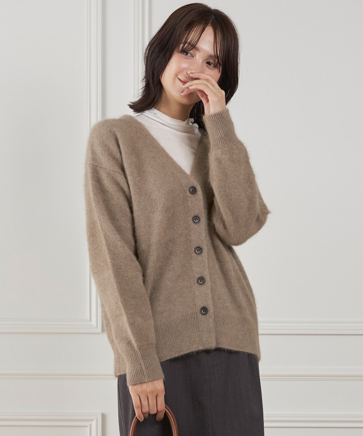 INED「チャイニーズラクーンVネックカーディガン」|カーディガン|