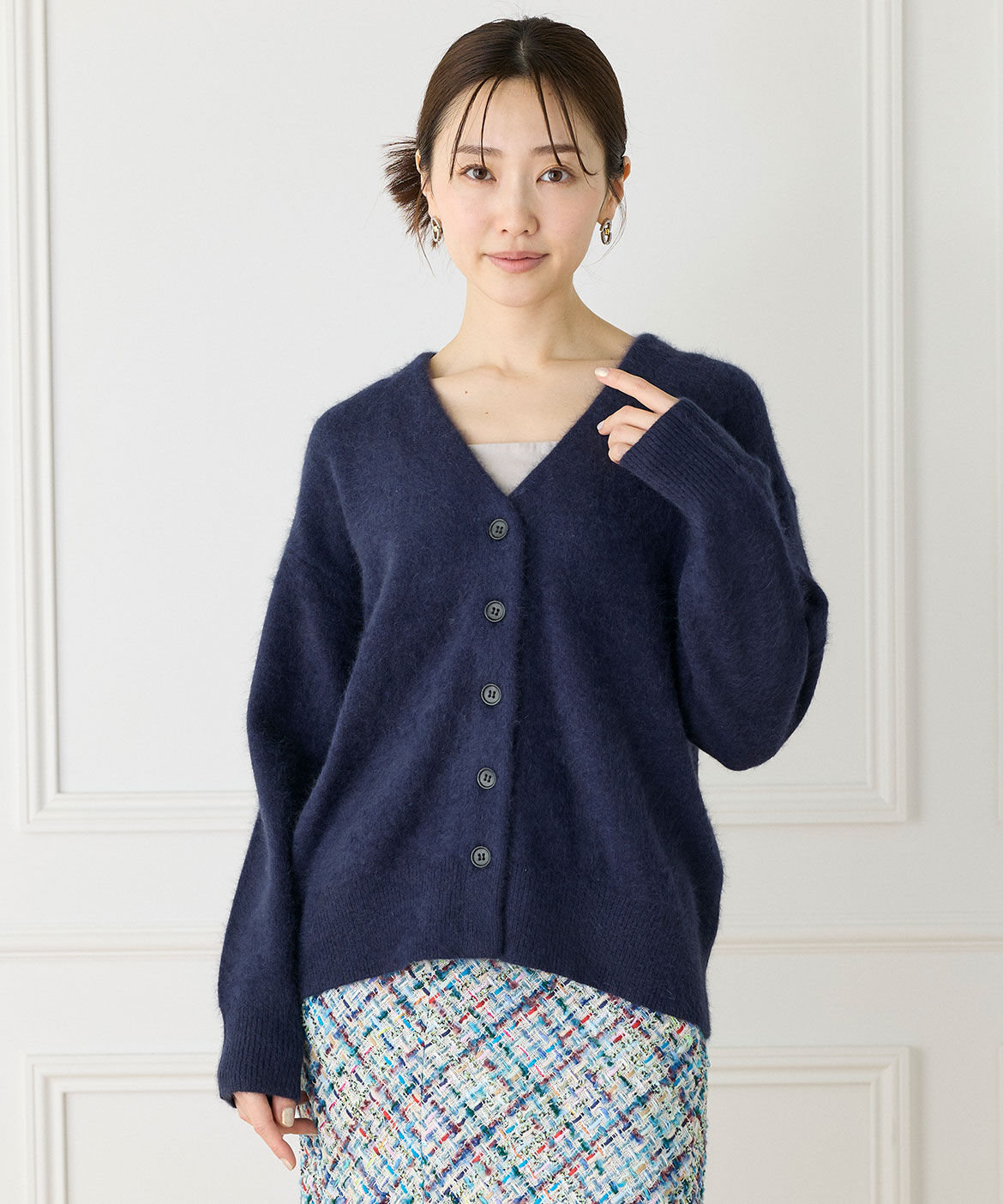 INED「チャイニーズラクーンVネックカーディガン」|カーディガン|ネイビー