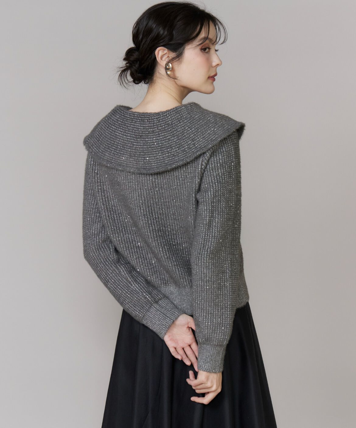 INED「《大きいサイズ》オフショルダー風グリッターニット」|ニット・セーター|