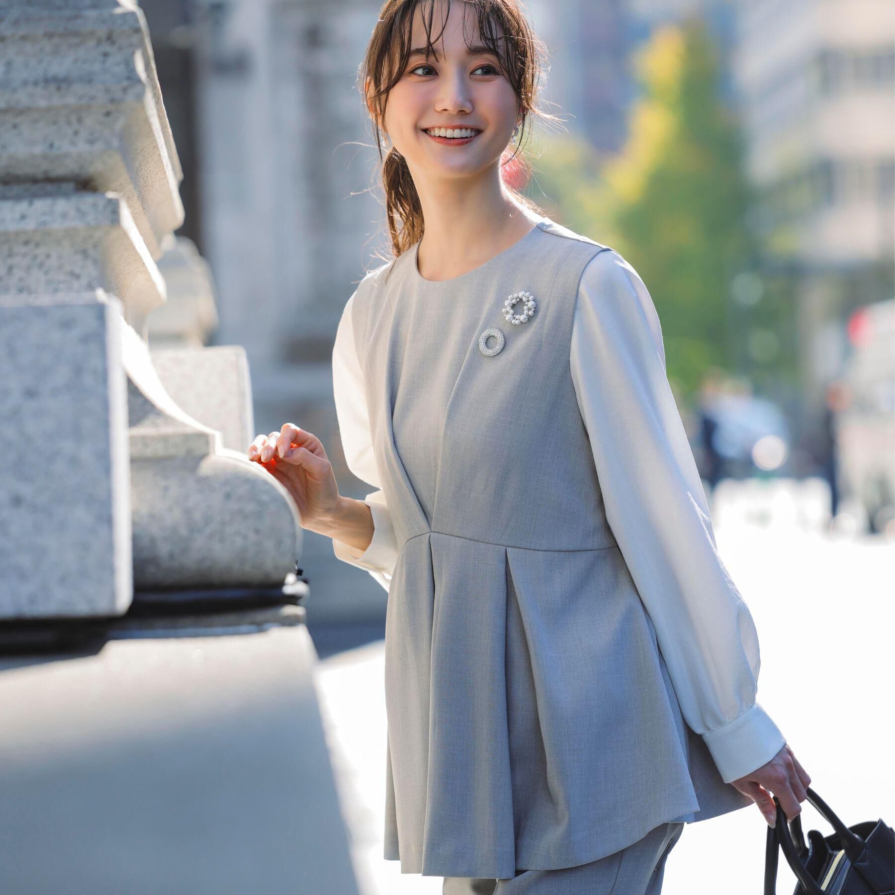 grove「【マシンウォッシュ/防シワ】袖ドッキングペプラムブラウス【着回しカセット】」|シャツ・ブラウス|