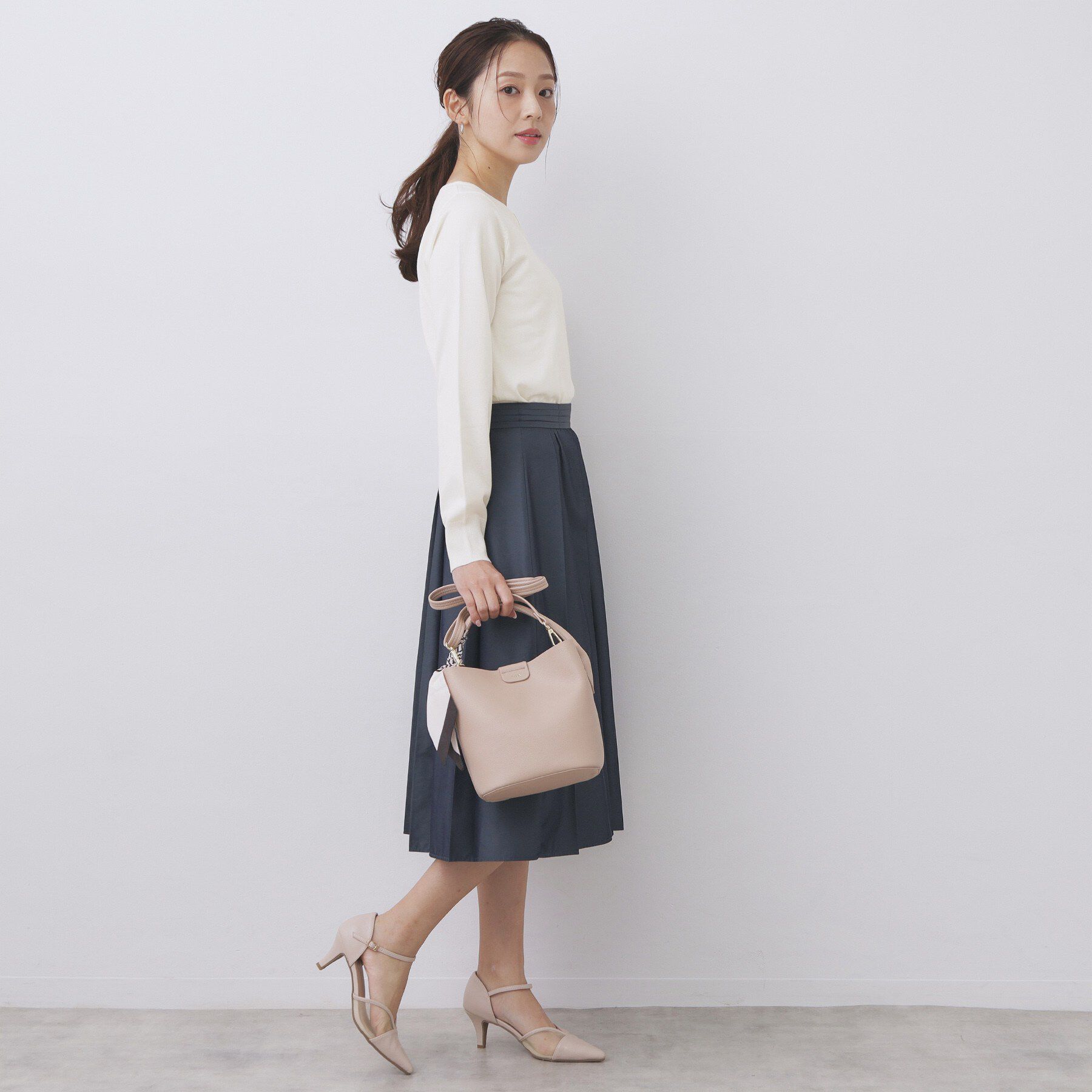 index「ゴールドパーツ付きハートネックニット【洗濯機OK】」|ニット・セーター|