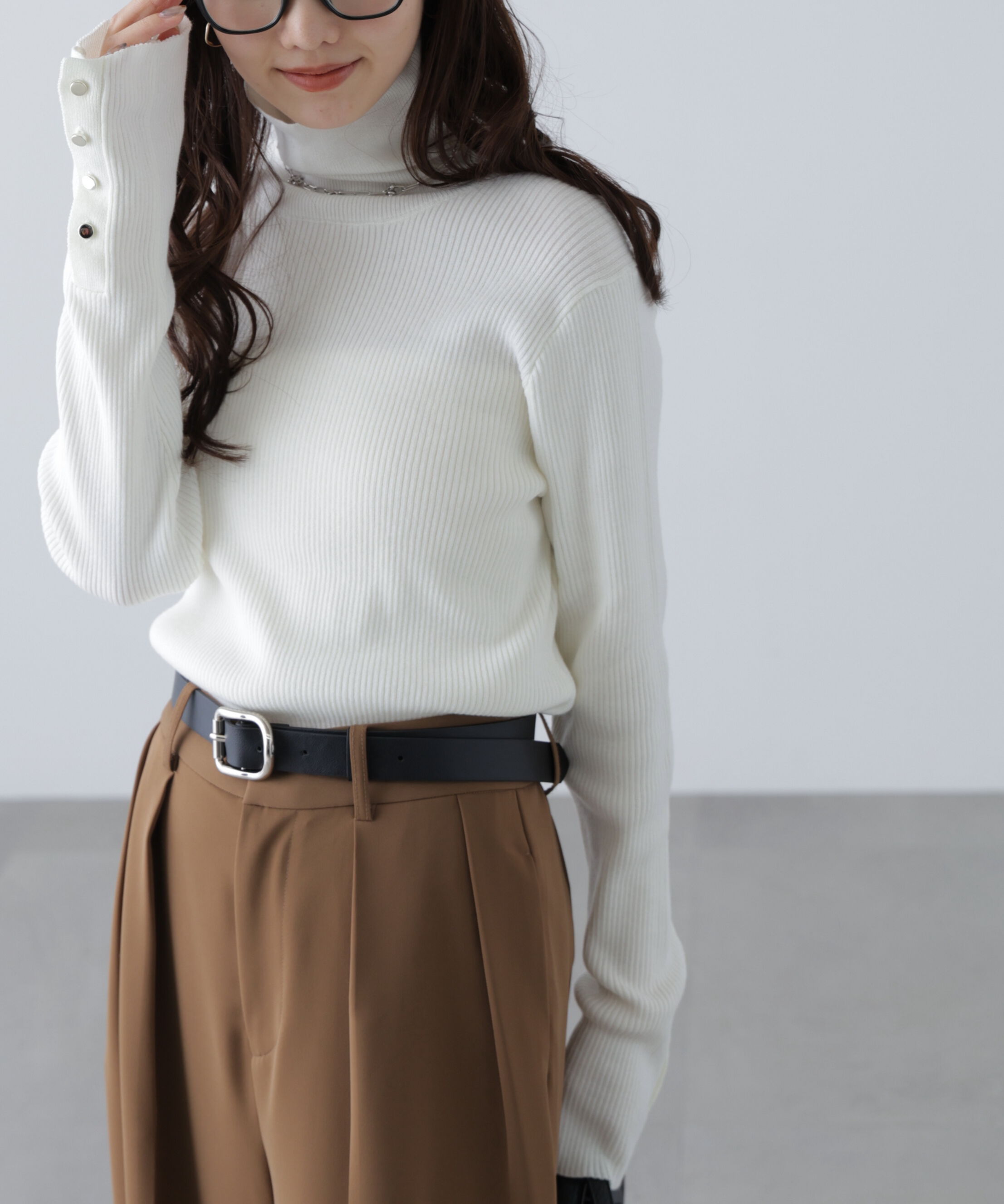  「袖金ボタンリブタートルニット」|ニット・セーター|