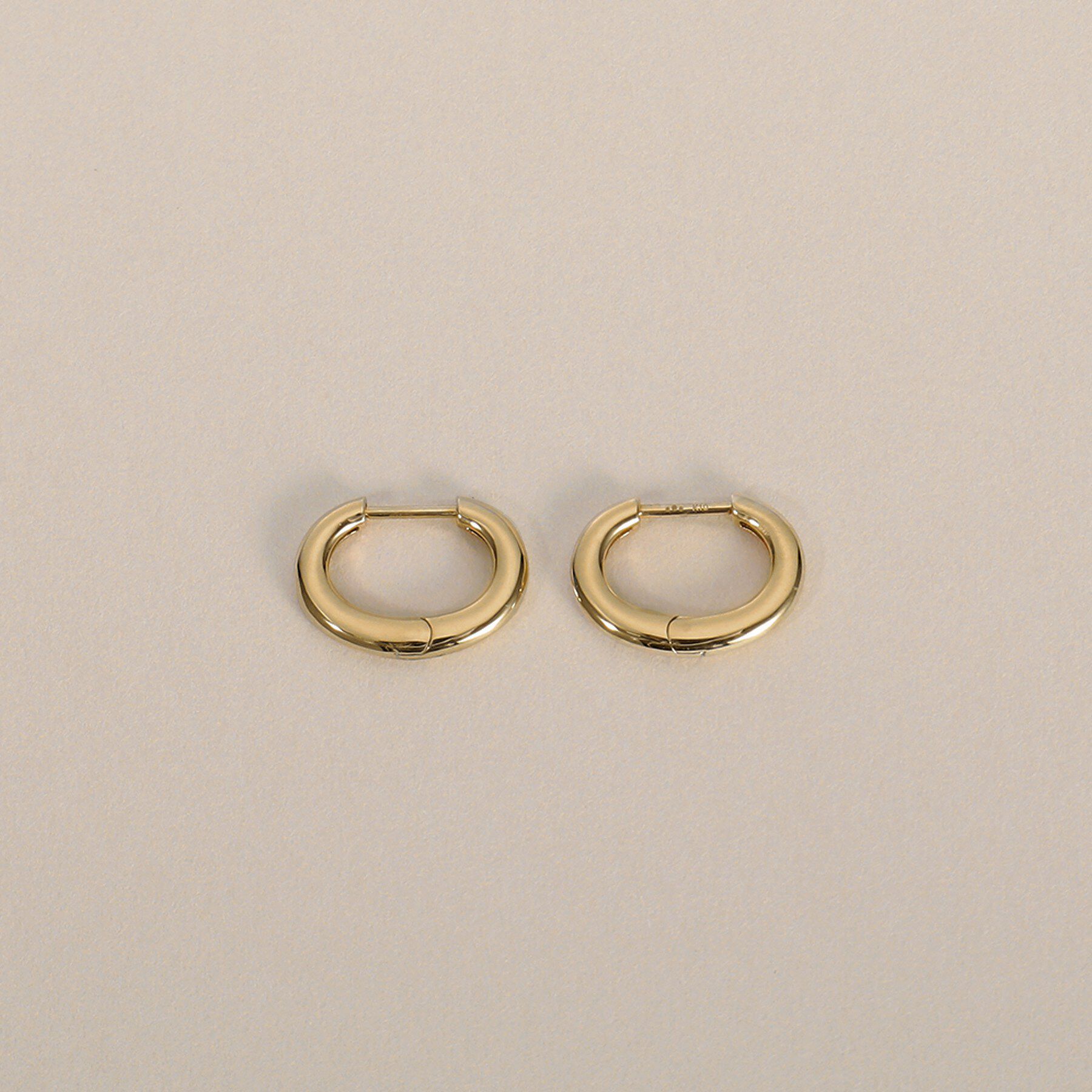 COCOSHNIK「K10オーバルシェイプ 中折れピアス」|ピアス|