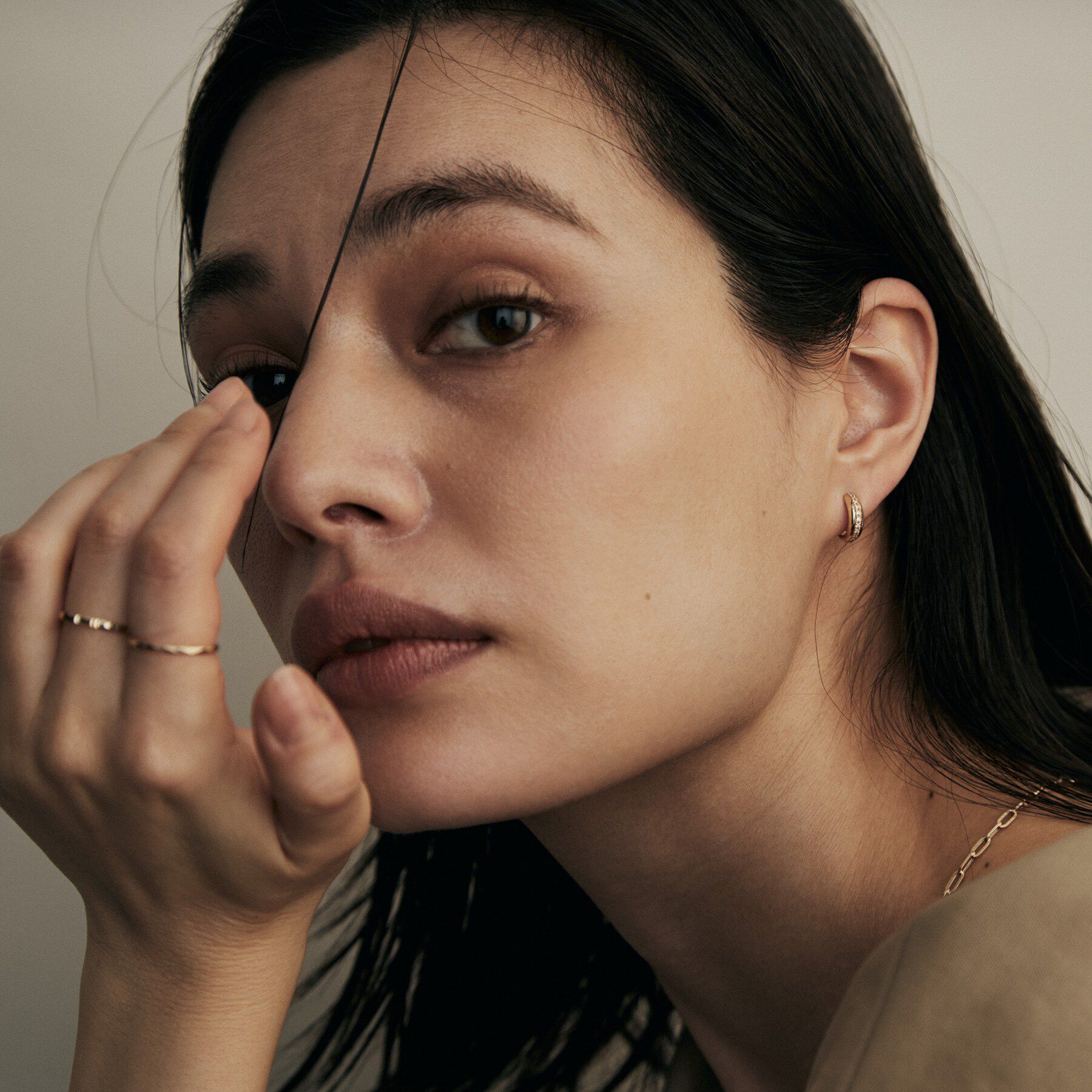 COCOSHNIK「K10ダイヤモンド 甲丸フープ スタッドピアス」|ピアス|