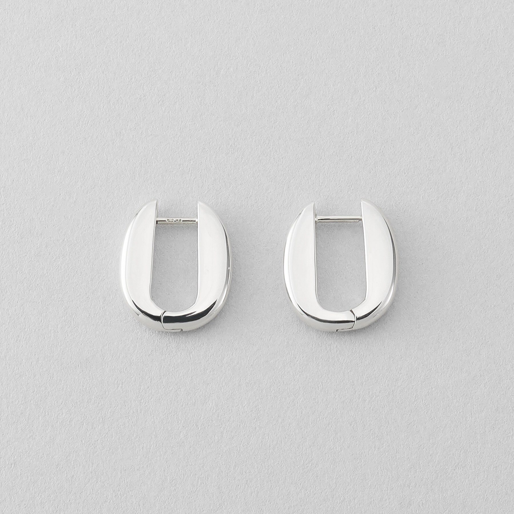 COCOSHNIK ONKITSCH「シルバー ハギーフープ トラックピアス」|ピアス|