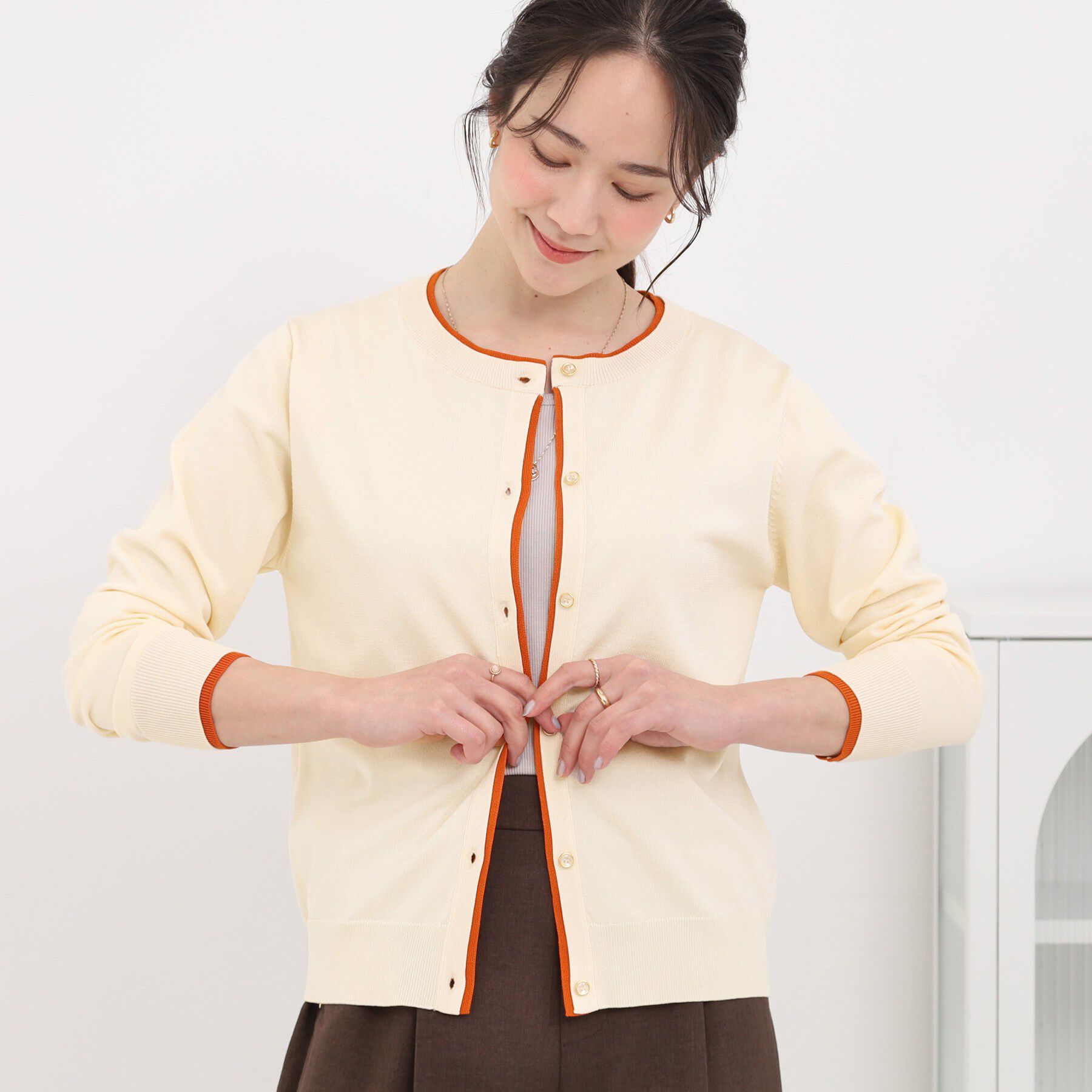 SHOO･LA･RUE「配色がコーデのアクセントに レイヤード風クルーカーディガン」|カーディガン|アイボリー(504)