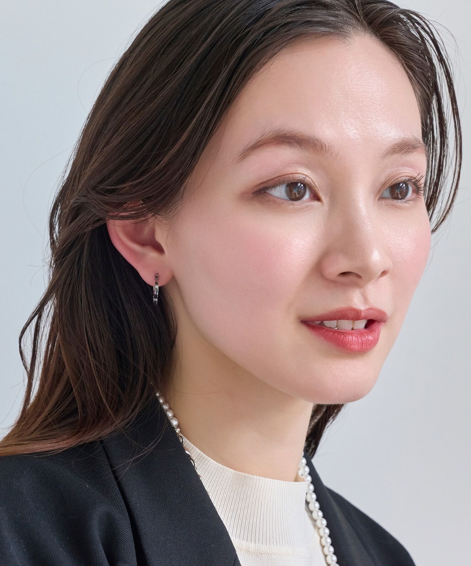 Phoebe「【金属アレルギー対応】フラワーワンタッチフープピアス　シルバー/サージカルステンレス」|ピアス|