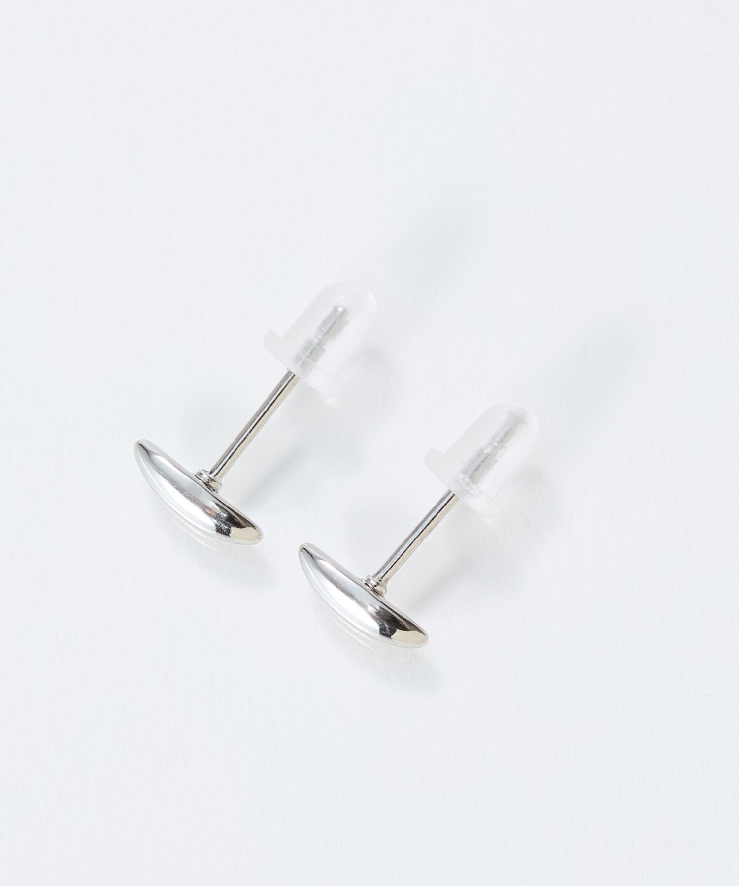 Phoebe「【金属アレルギー対応】メタルオーバルグレースピアス　シルバー/サージカルステンレス」|ピアス|