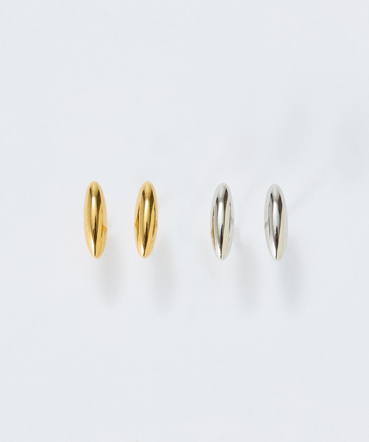 Phoebe「【金属アレルギー対応】メタルオーバルグレースピアス　シルバー/サージカルステンレス」|ピアス|