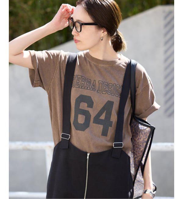 SLOBE IENA「《予約》Sierra Designs/シエラデザインズ SLOBE別注 ナンバリングTEE」|Tシャツ・カットソー|ブラウン