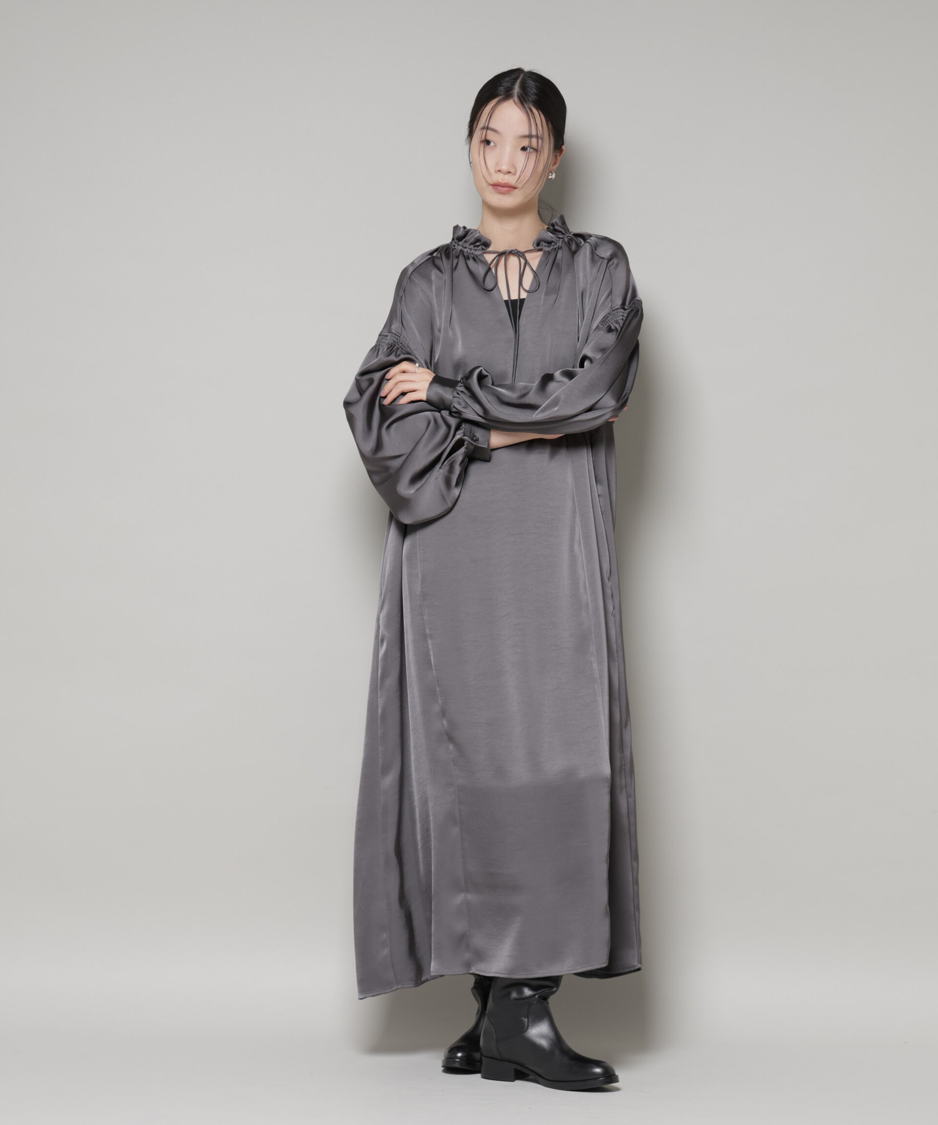 nano･universe「シャーリングギャザースリーブサテンマキシワンピース」|ワンピース|