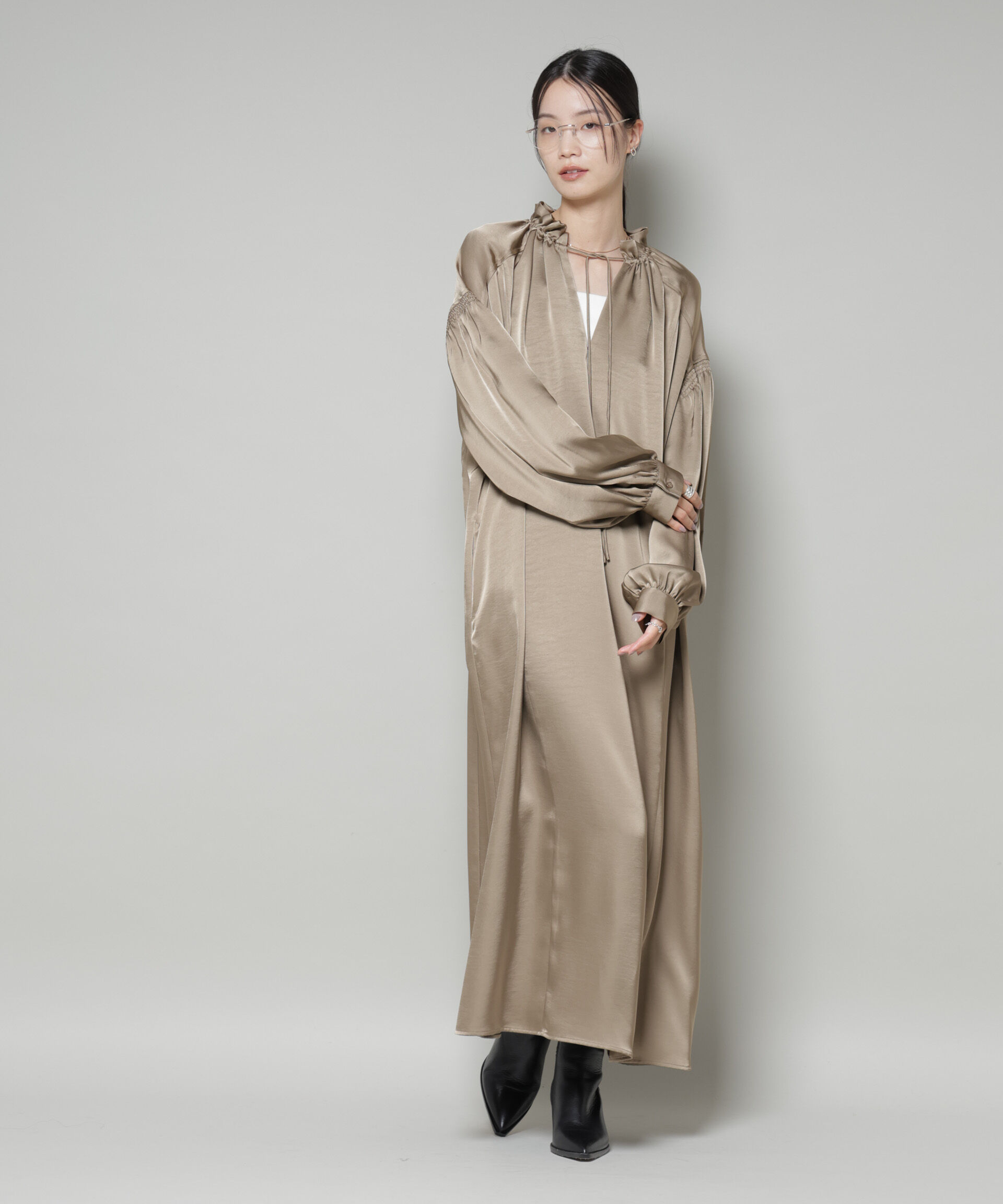 nano･universe「シャーリングギャザースリーブサテンマキシワンピース」|ワンピース|