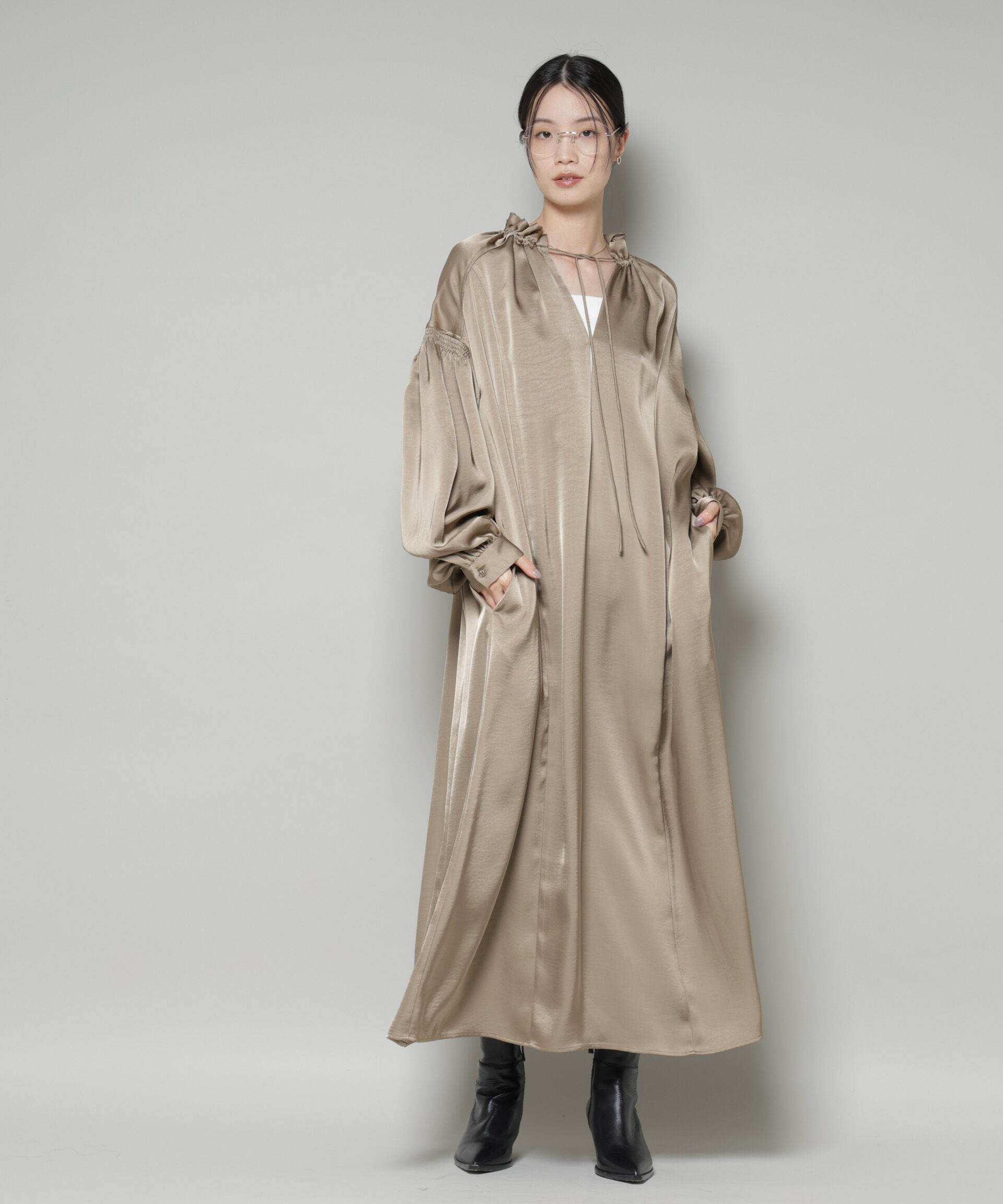 nano･universe「シャーリングギャザースリーブサテンマキシワンピース」|ワンピース|