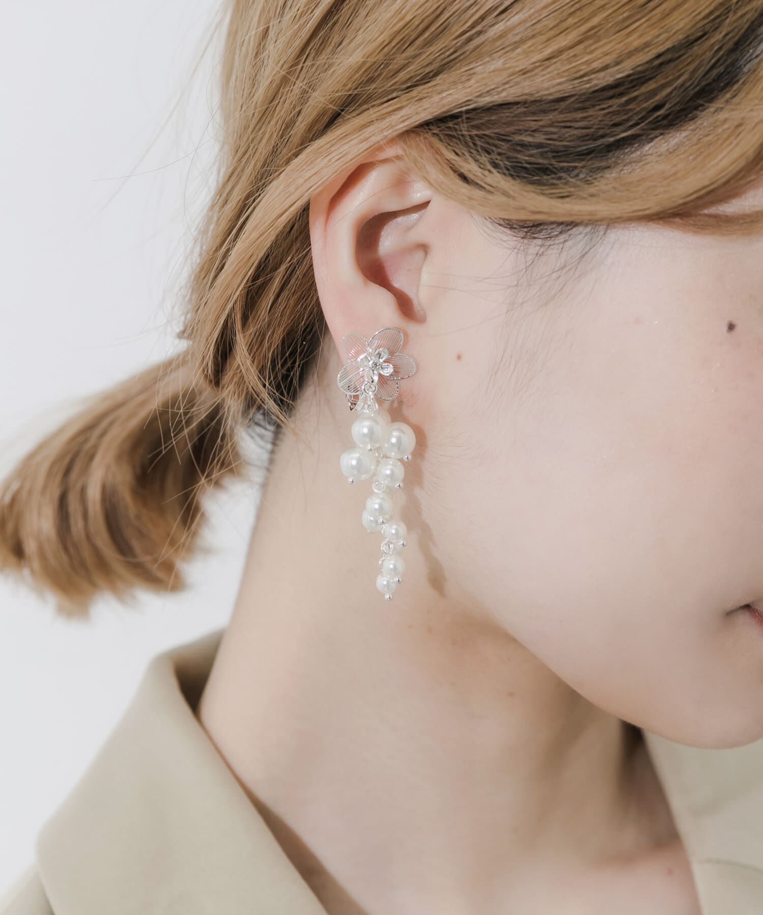 SMELLY「フラワーパールスウィングイヤリング」|イヤリング|