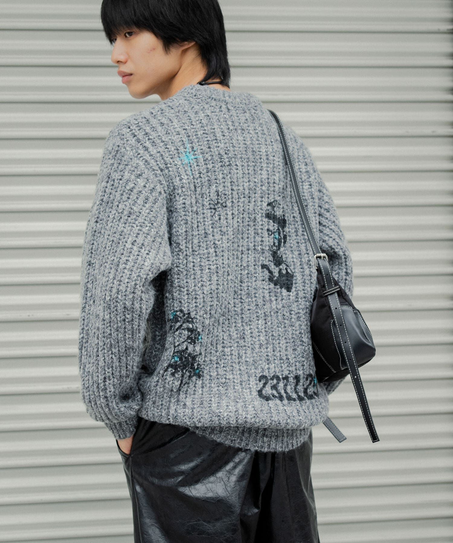 SENSE OF PLACE by URBAN RESEARCH「グラフィックプリントルーズクルーネックニット」|ニット・セーター|