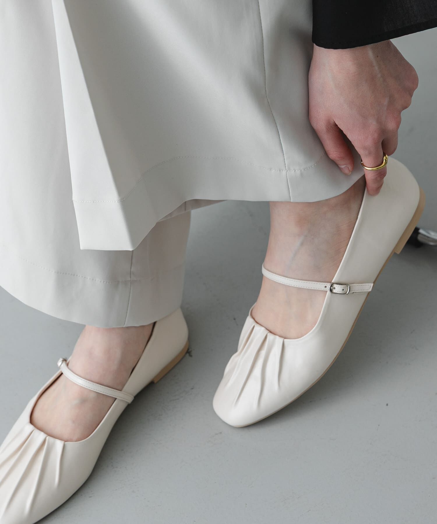 SENSE OF PLACE by URBAN RESEARCH「『抗菌/消臭』ギャザーフラットパンプス」|パンプス|