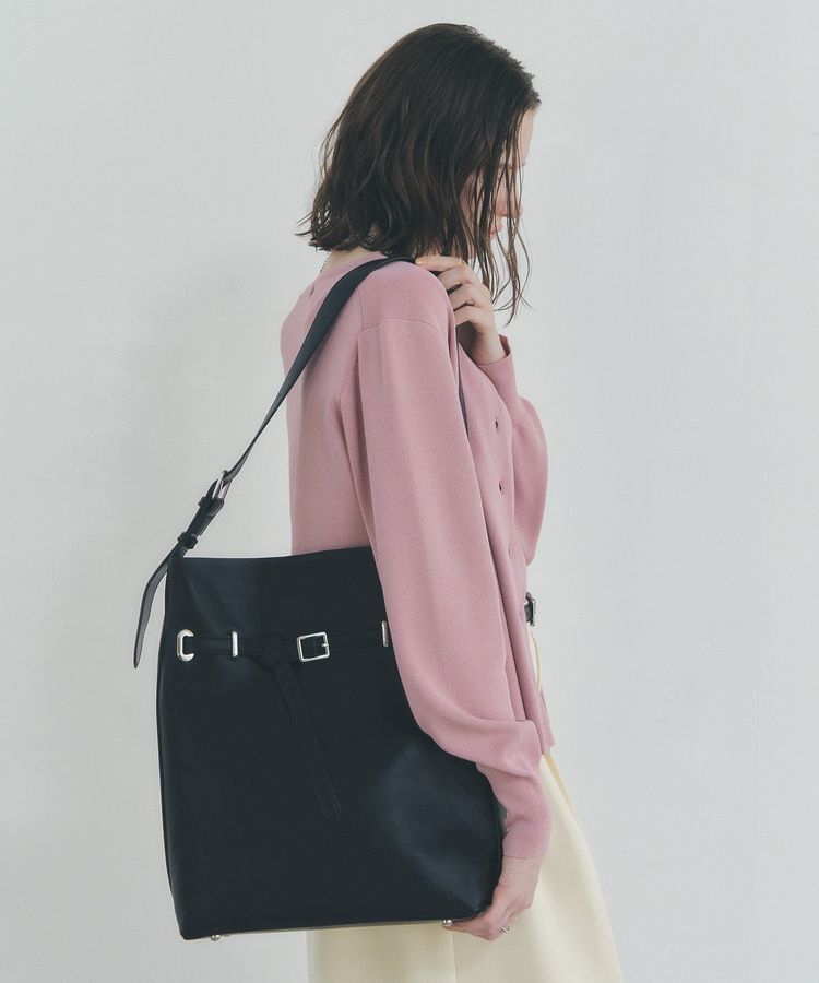 YECCA VECCA「【A4対応】ベルトデザインワンハンドルショルダーバッグ」|ショルダー・メッセンジャー|Black