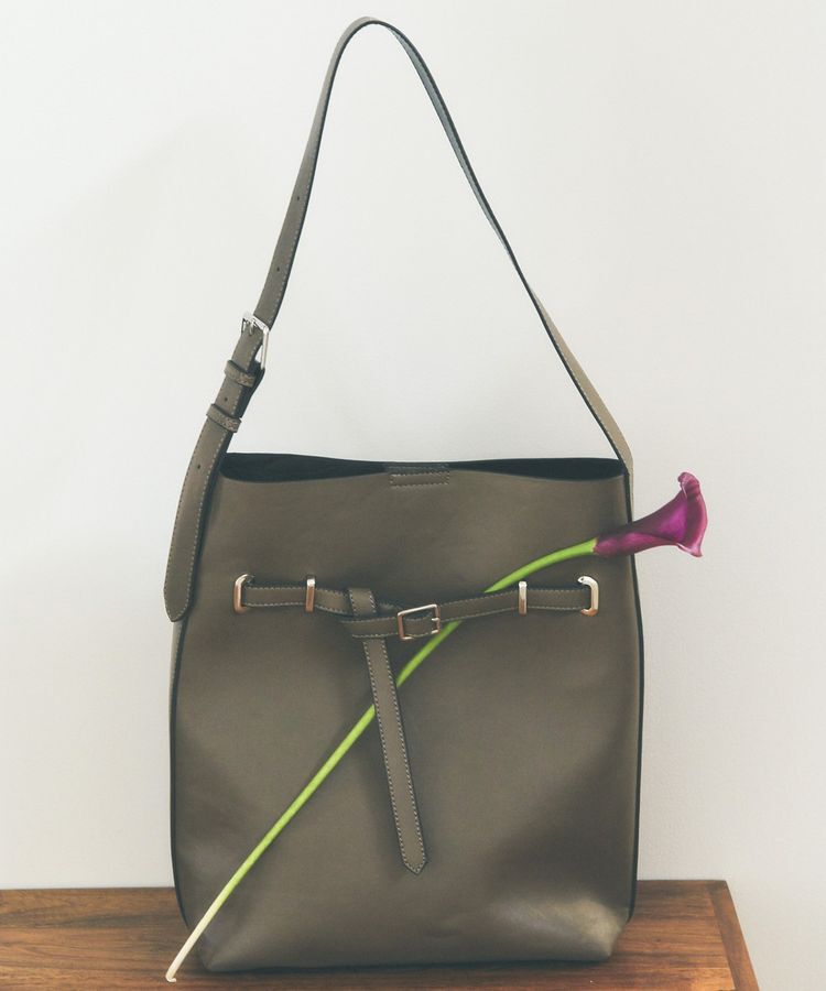 YECCA VECCA「【A4対応】ベルトデザインワンハンドルショルダーバッグ」|ショルダー・メッセンジャー|