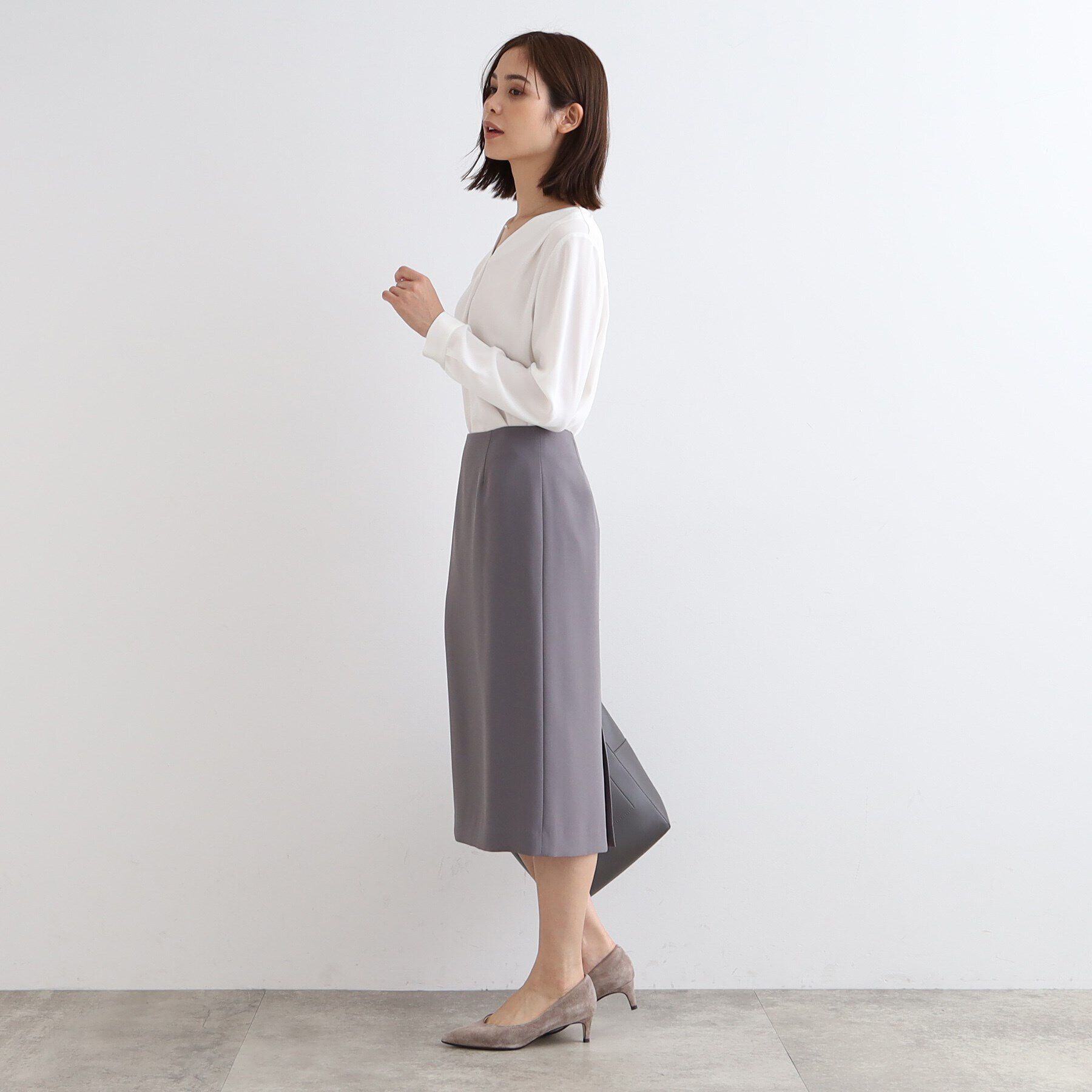 INDIVI「【通勤に最適／Vネック】タックデザインブラウス」|シャツ・ブラウス|