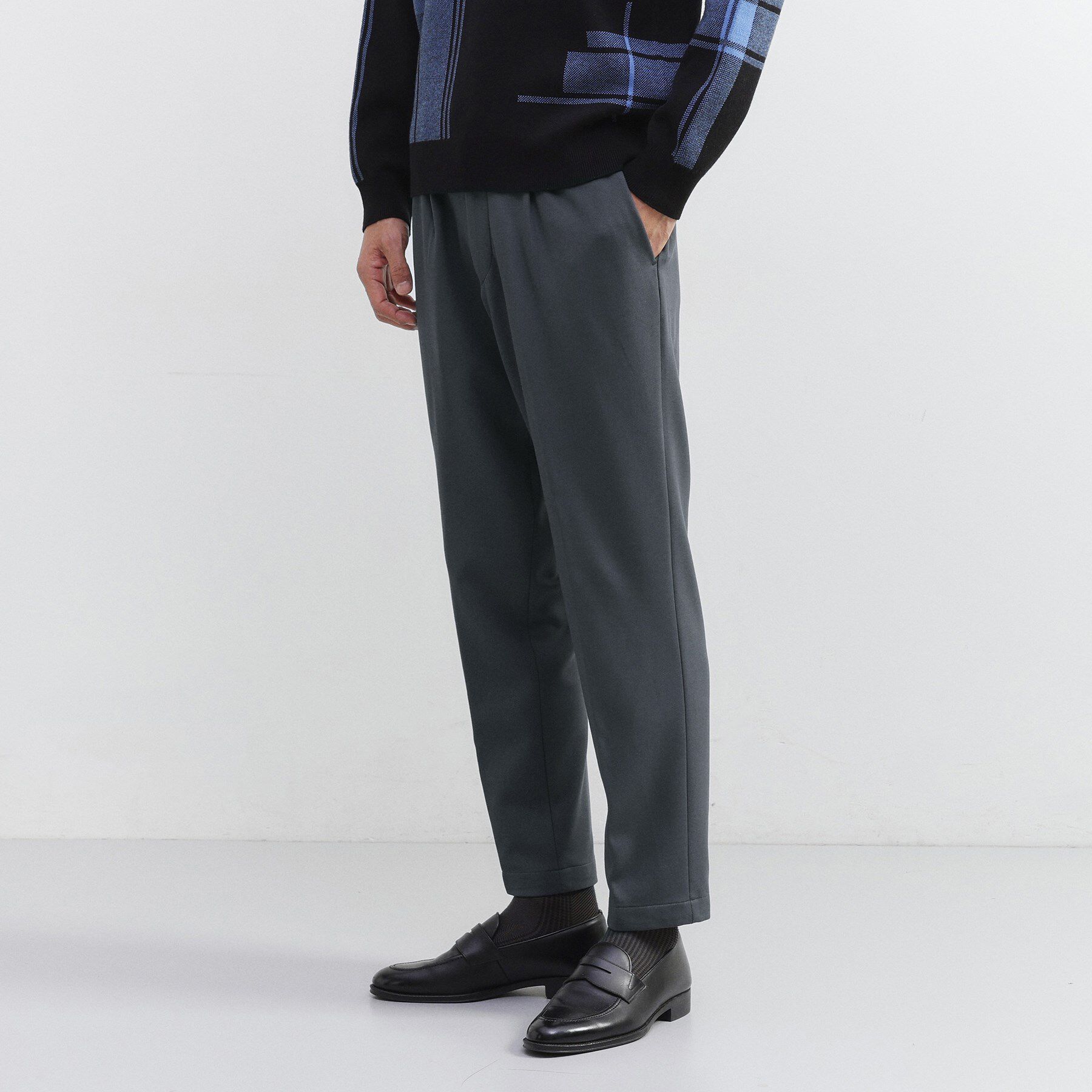 TAKEO KIKUCHI「【JUST ONE LAYER】ダウンファブリック ポンチ スリムタック イージーパンツ」|その他|