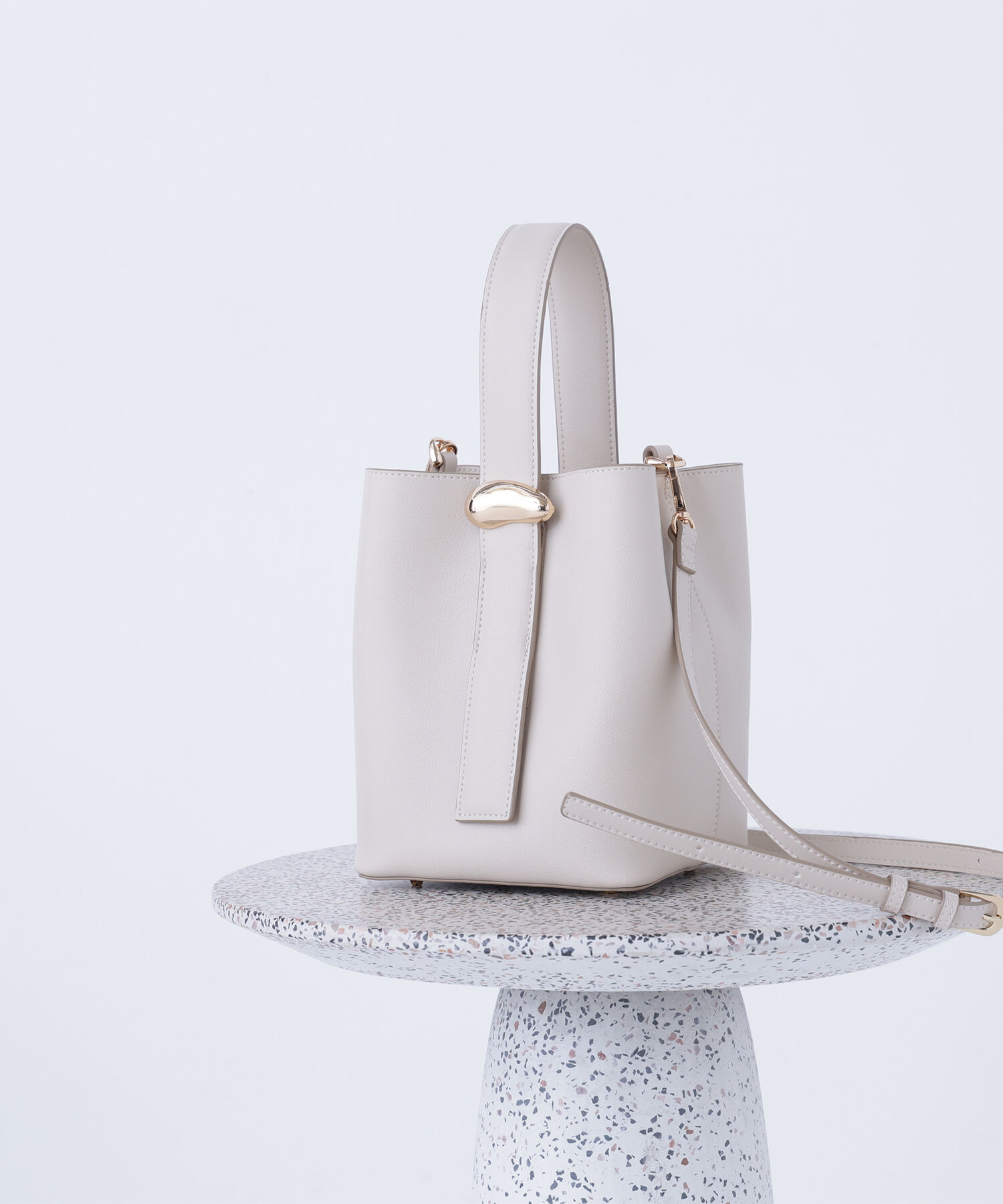  「メタルオーナメント2wayバケットバッグ」|ショルダー・メッセンジャー|オフ1