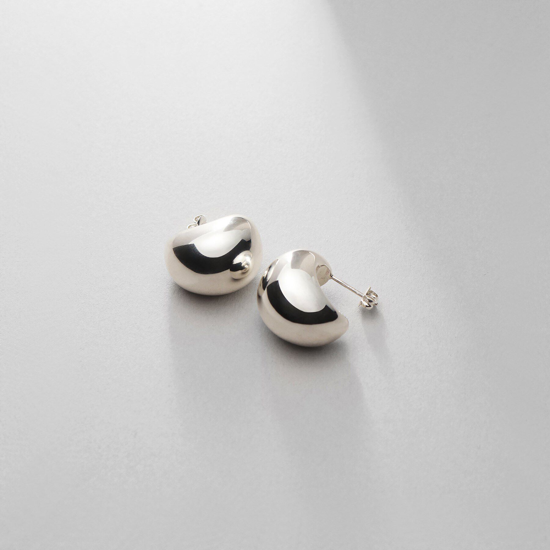 COCOSHNIK ONKITSCH「シルバー ホロウフープピアス ペアシェイプM」|ピアス|